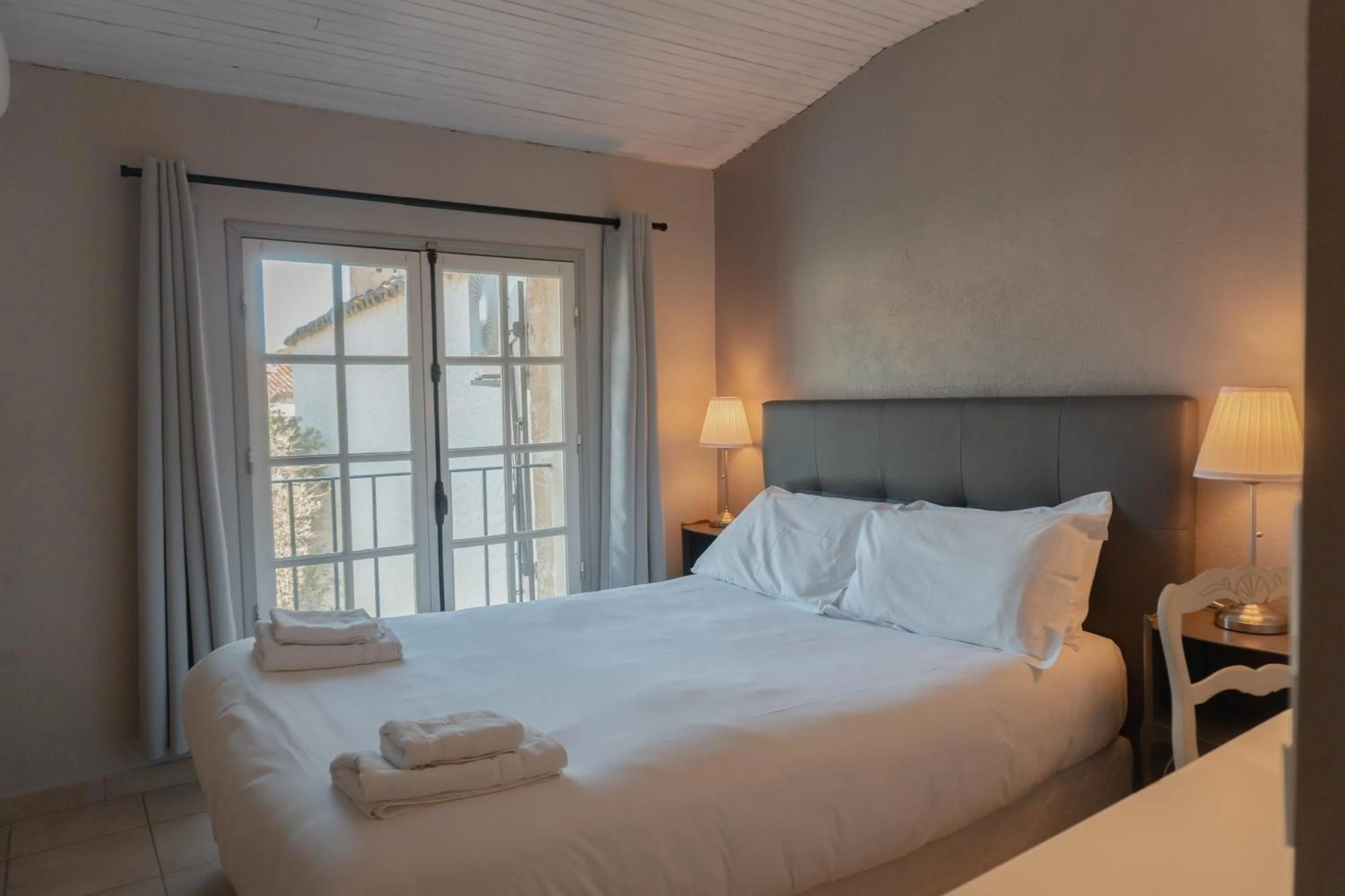 Bed in Hôtel Les Magnanarelles