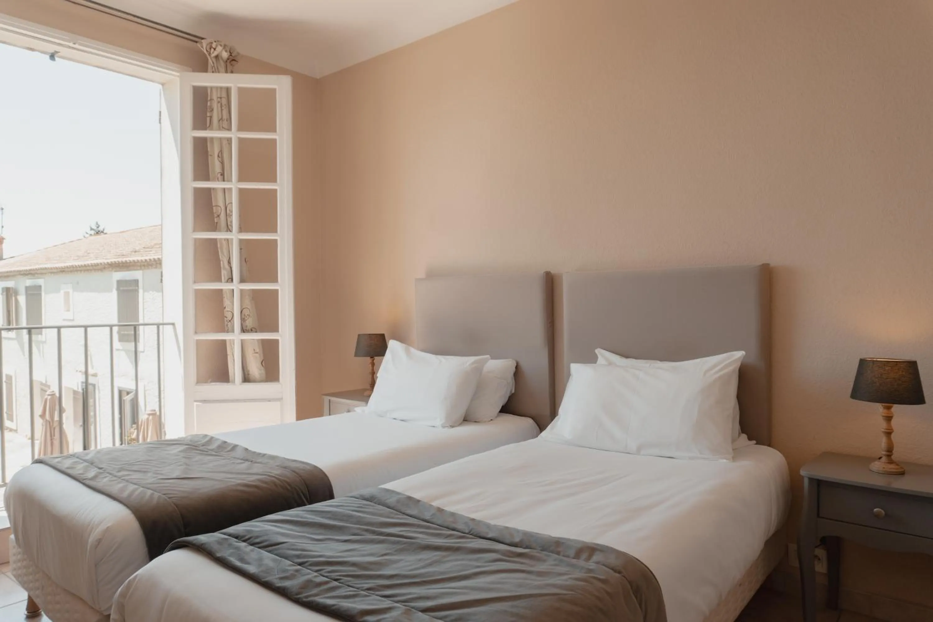 Bed in Hôtel Les Magnanarelles