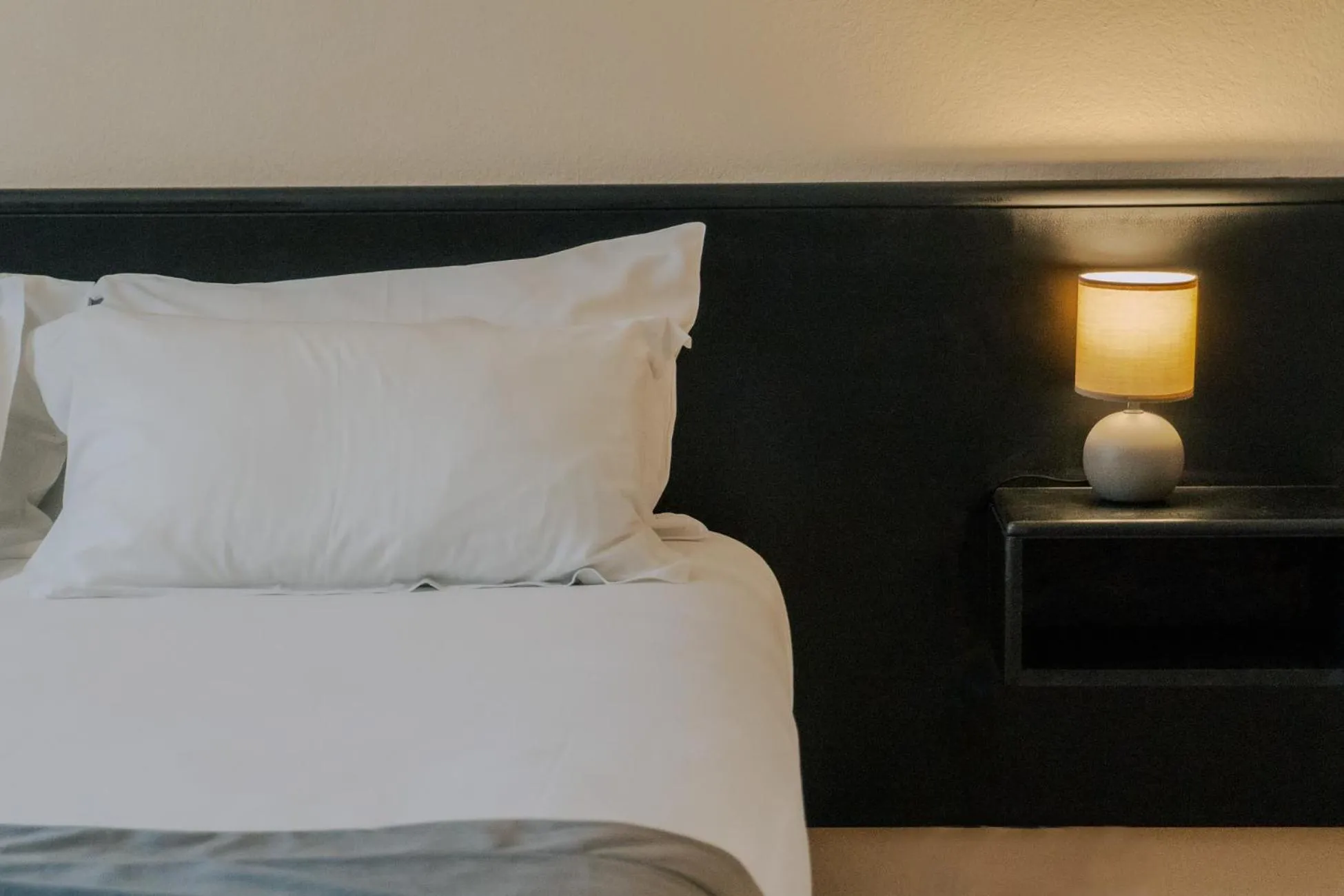 Bed in Hôtel Les Magnanarelles