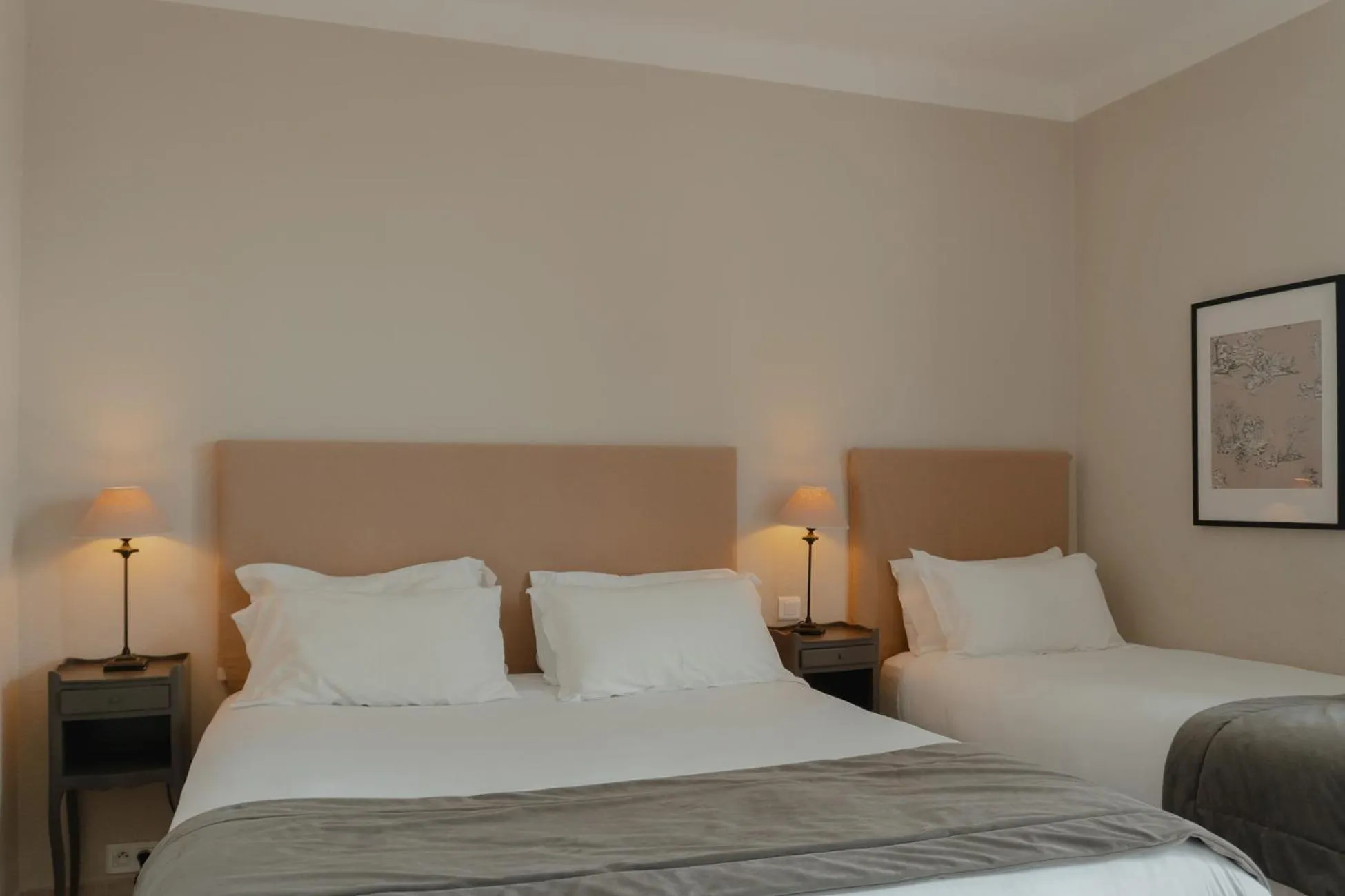 Bed in Hôtel Les Magnanarelles