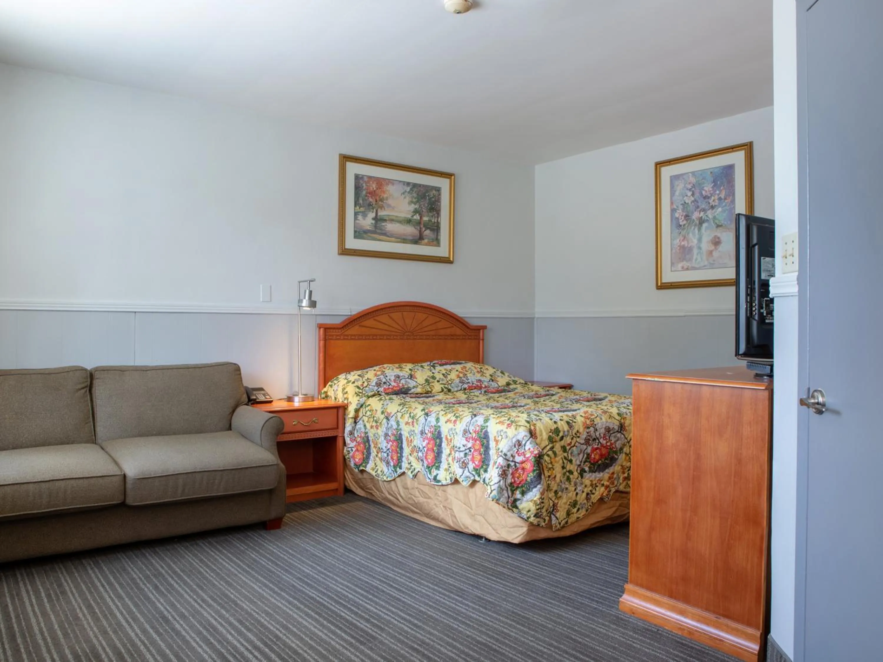 Bedroom in Hotel Richmond Hill Inn ON North