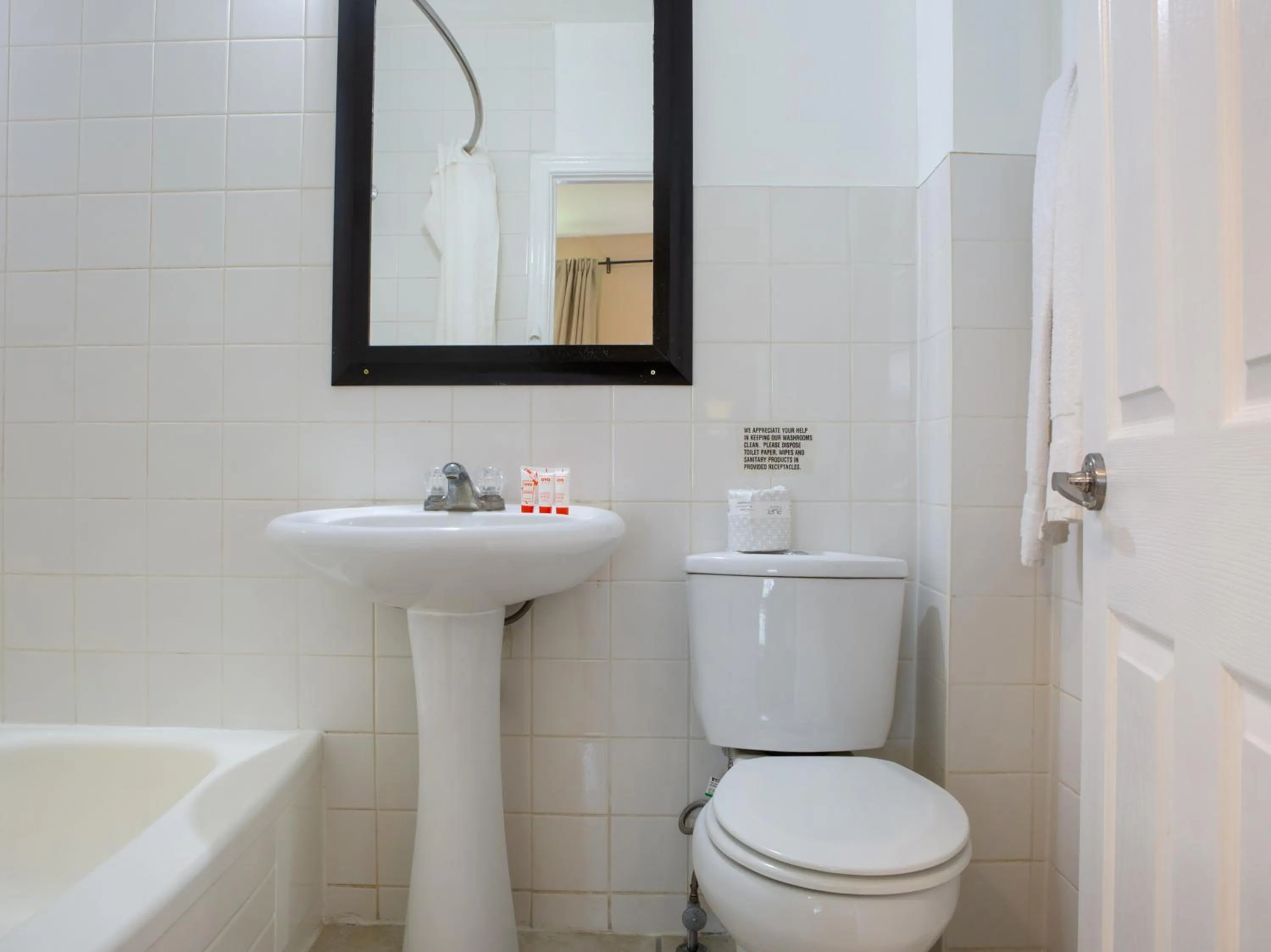 Bathroom in Hotel Richmond Hill Inn ON North