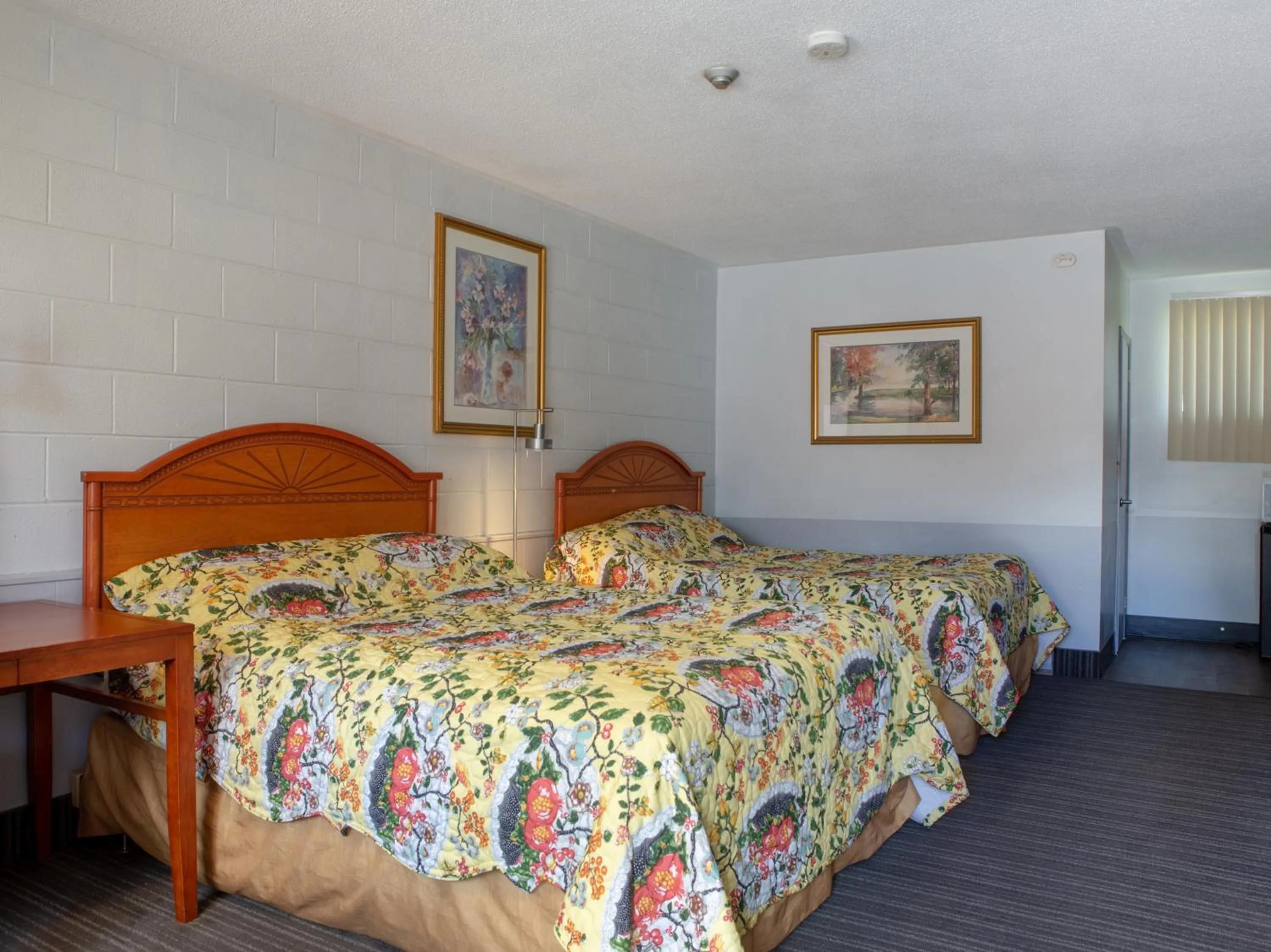 Bedroom in Hotel Richmond Hill Inn ON North