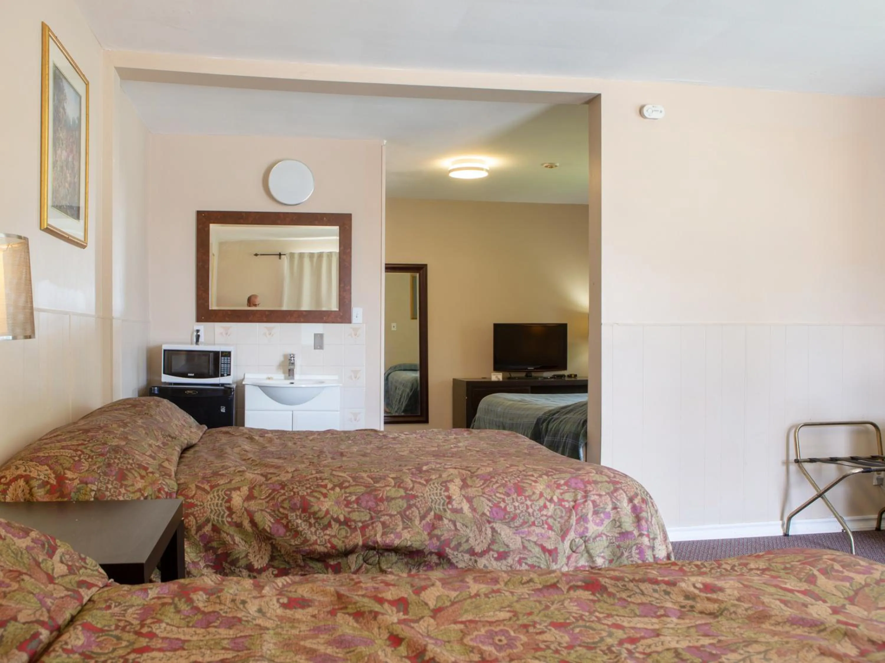 Bedroom in Hotel Richmond Hill Inn ON North