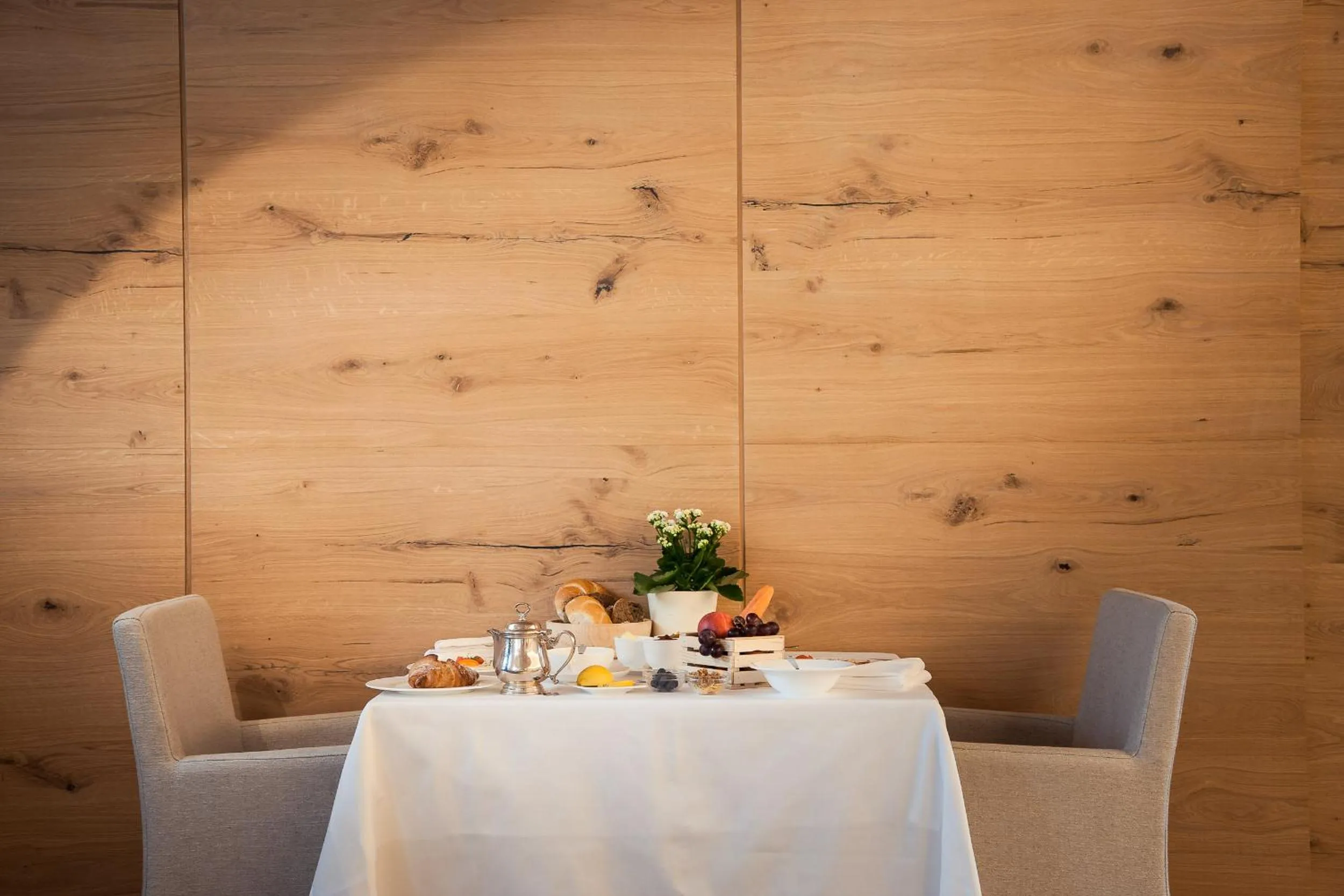 Restaurant/places to eat in Hotel Petrus