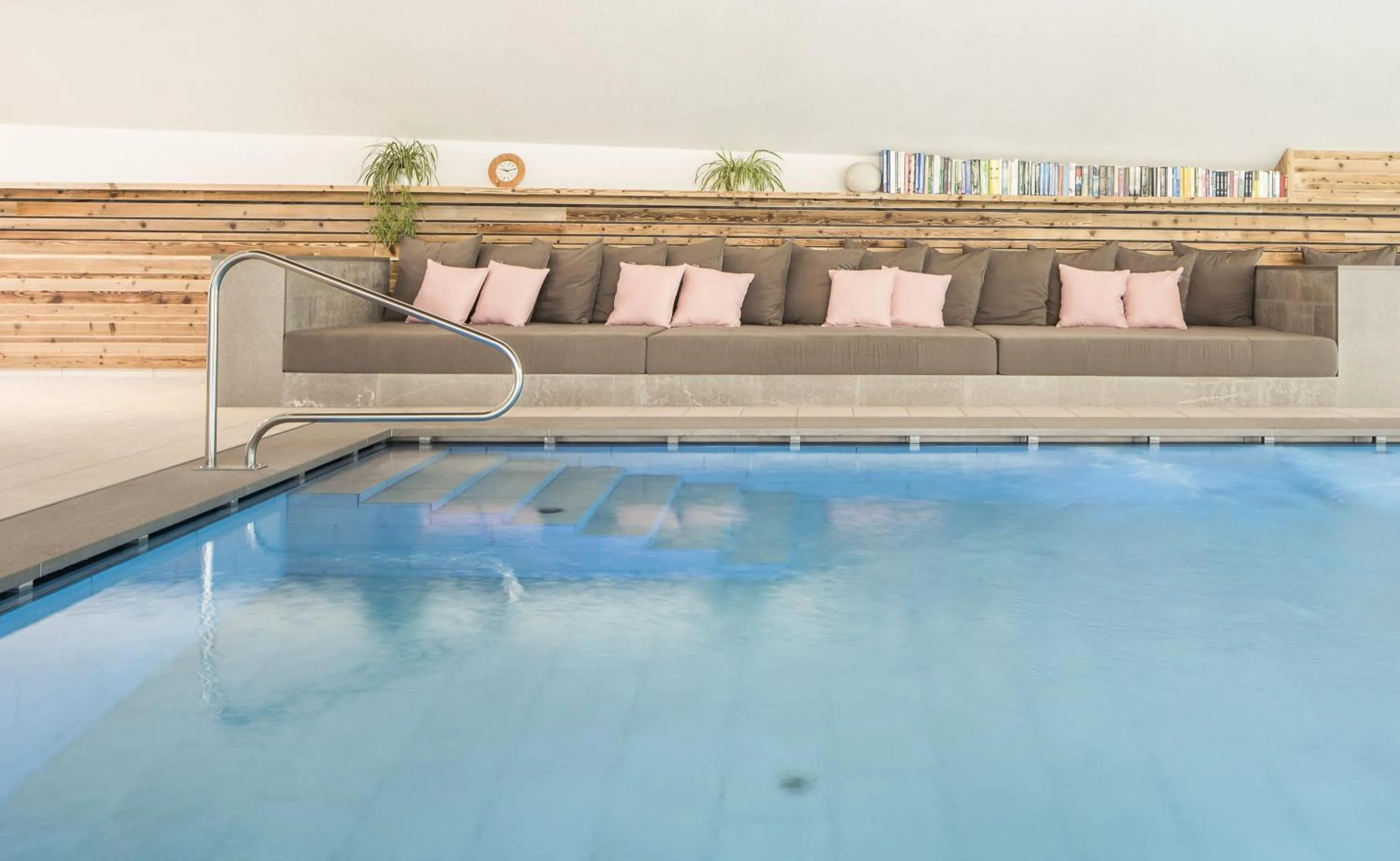 Swimming pool in Hotel Petrus