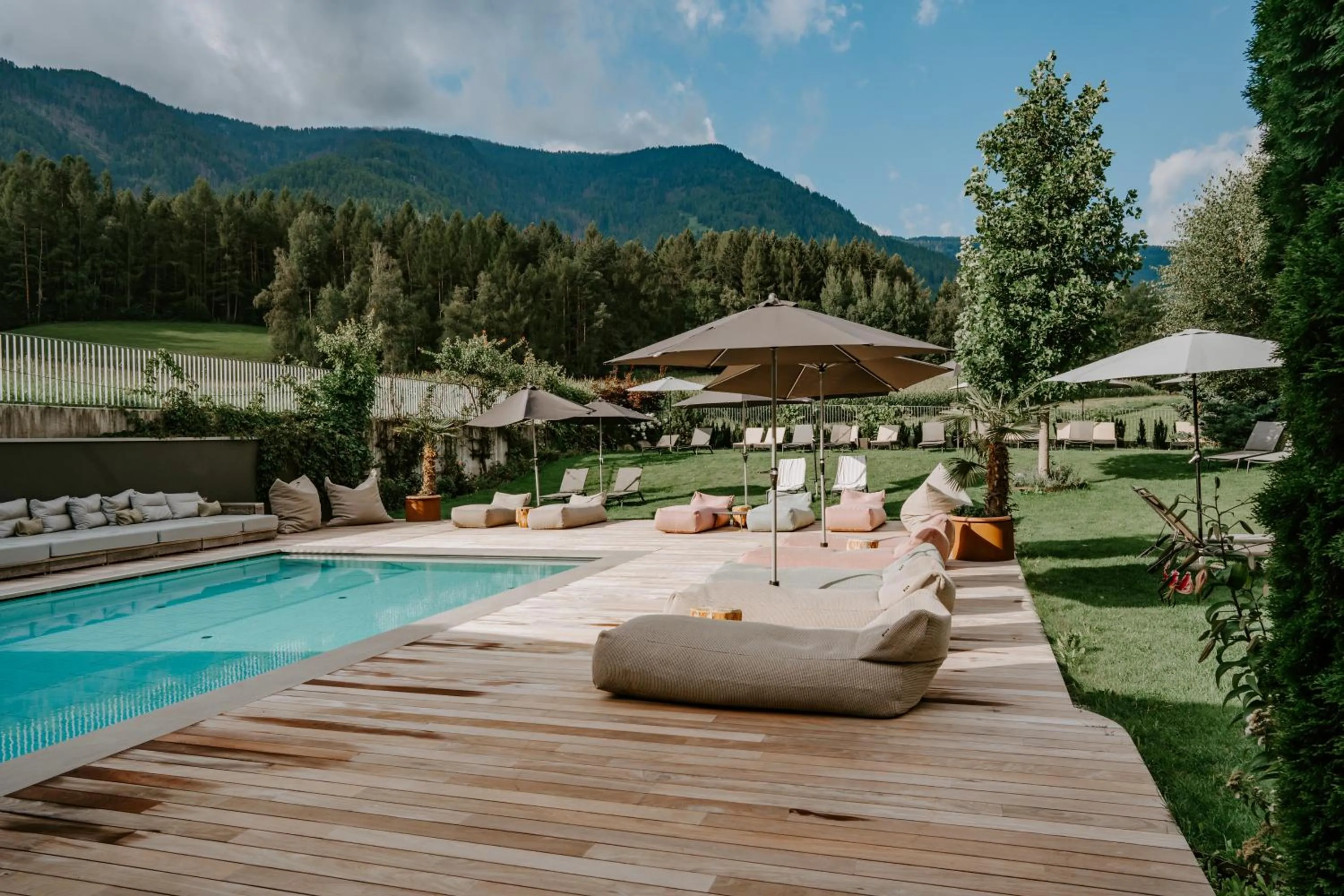 Swimming pool in Hotel Petrus