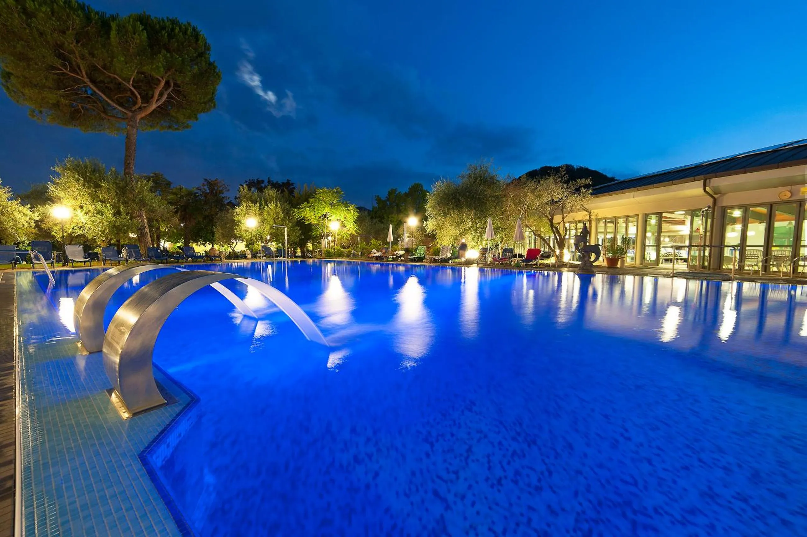 Swimming pool in Hotel Petrarca Terme
