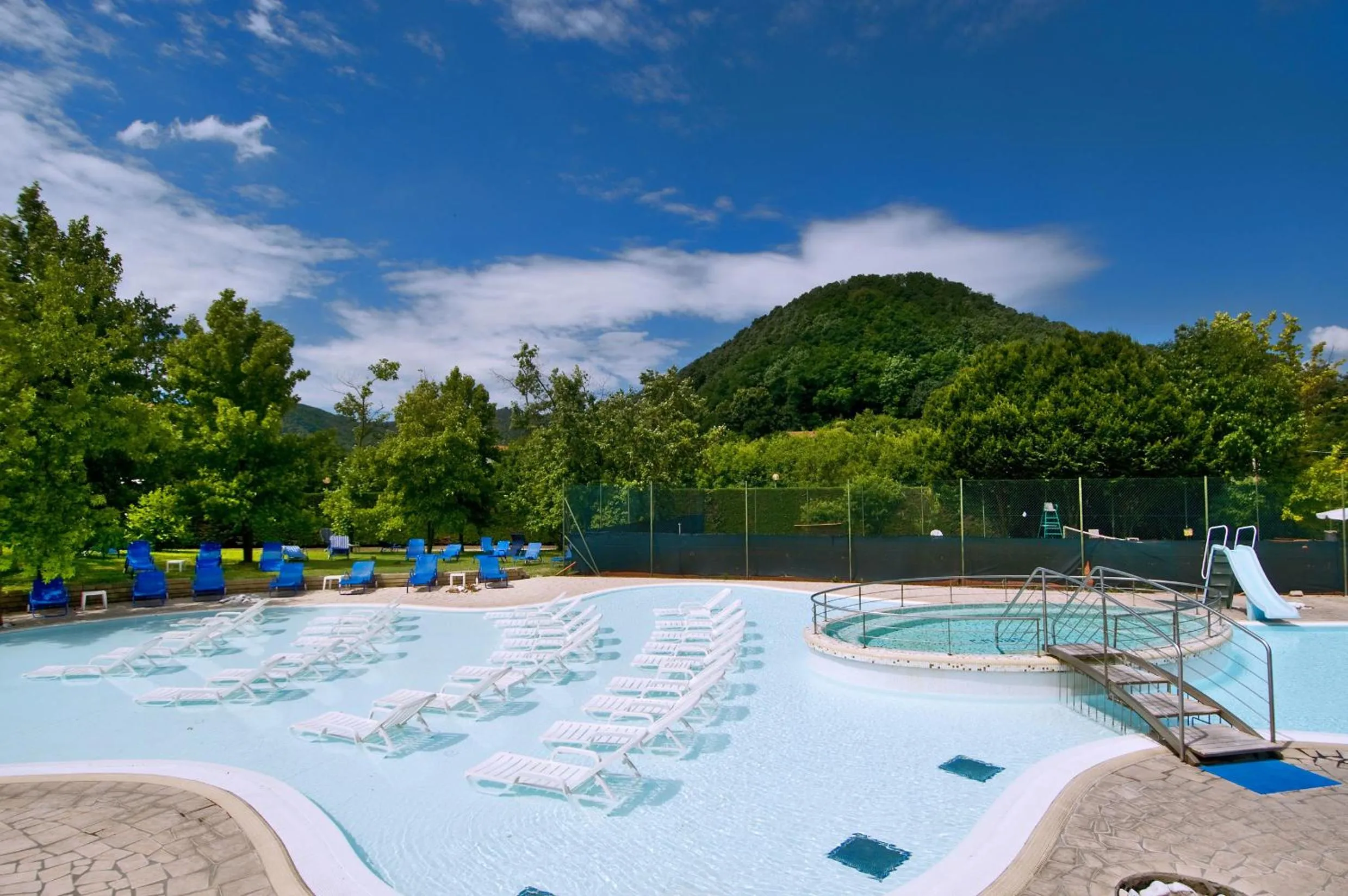 Swimming pool in Hotel Petrarca Terme