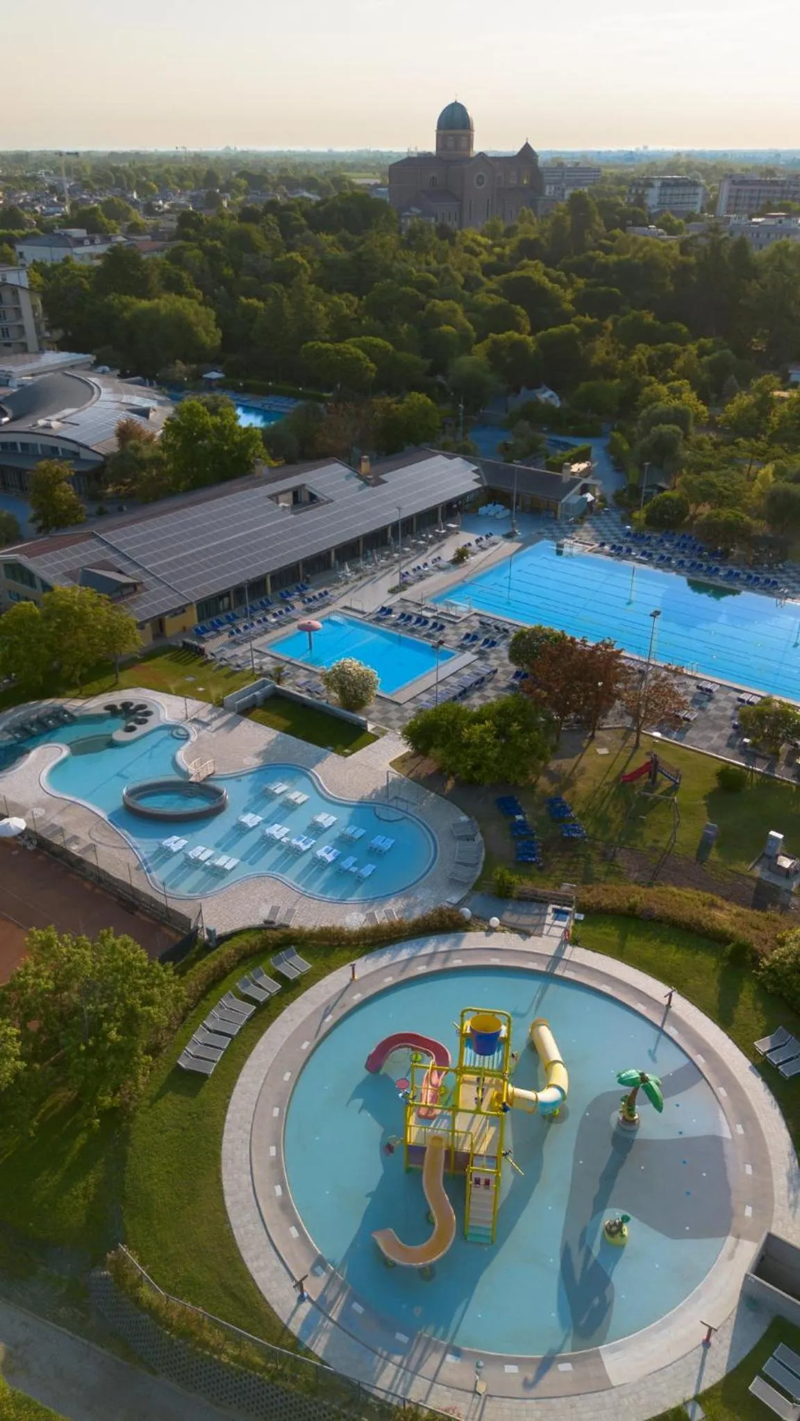 Swimming pool in Hotel Petrarca Terme