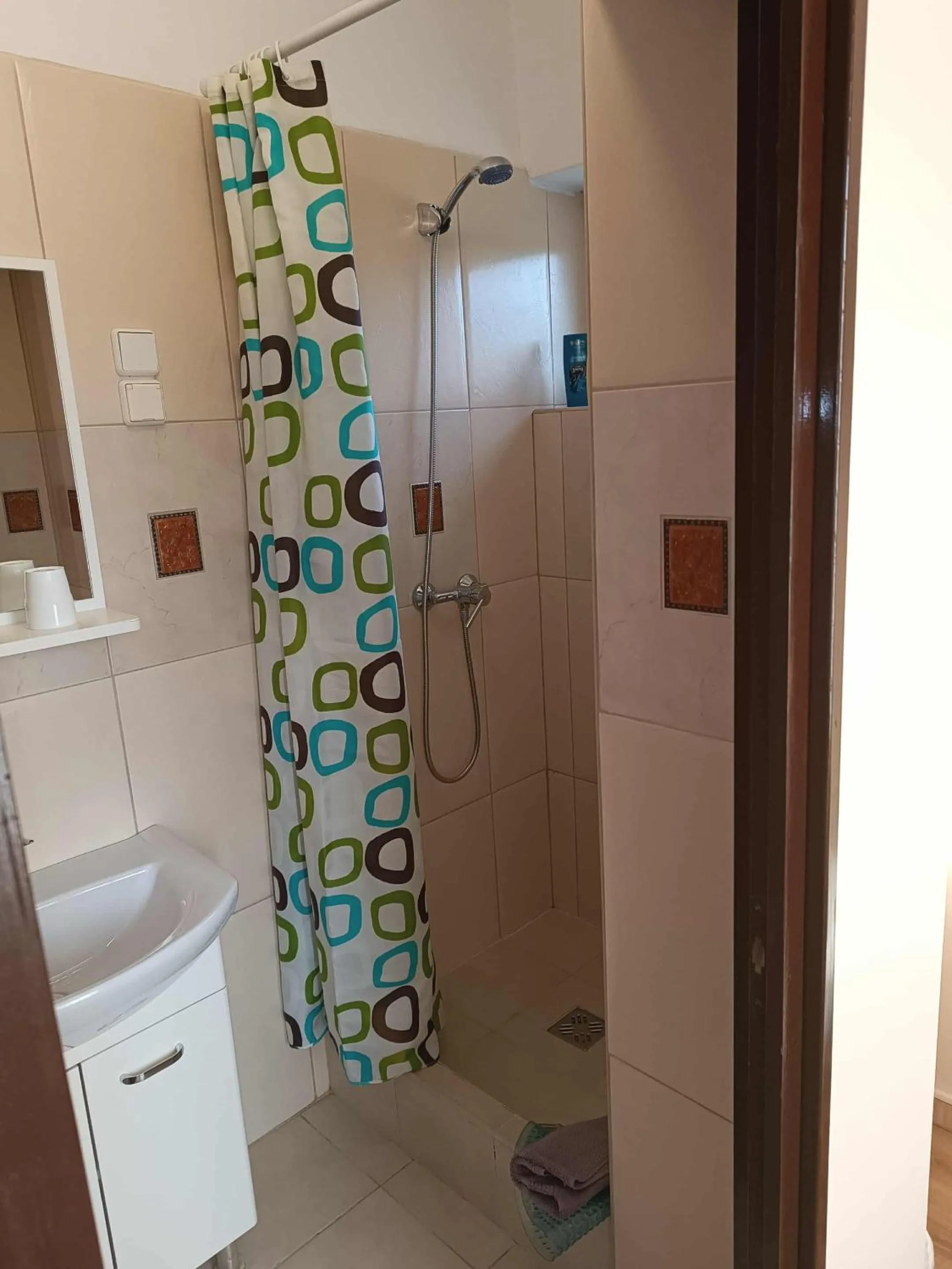 Shower in Szilvia Panzió Gyomaendrőd