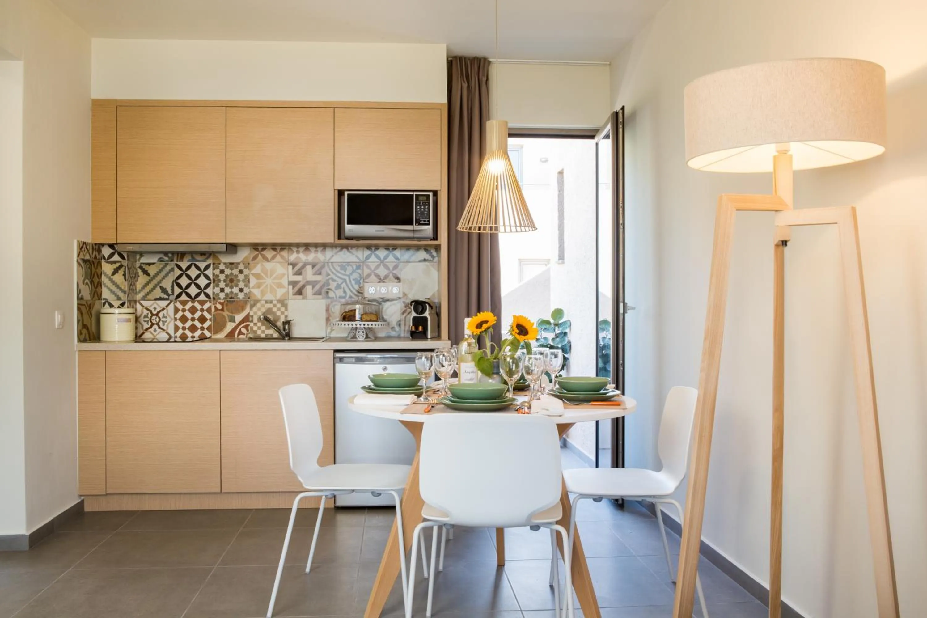 Dining area in Sundance Apartments & Suites