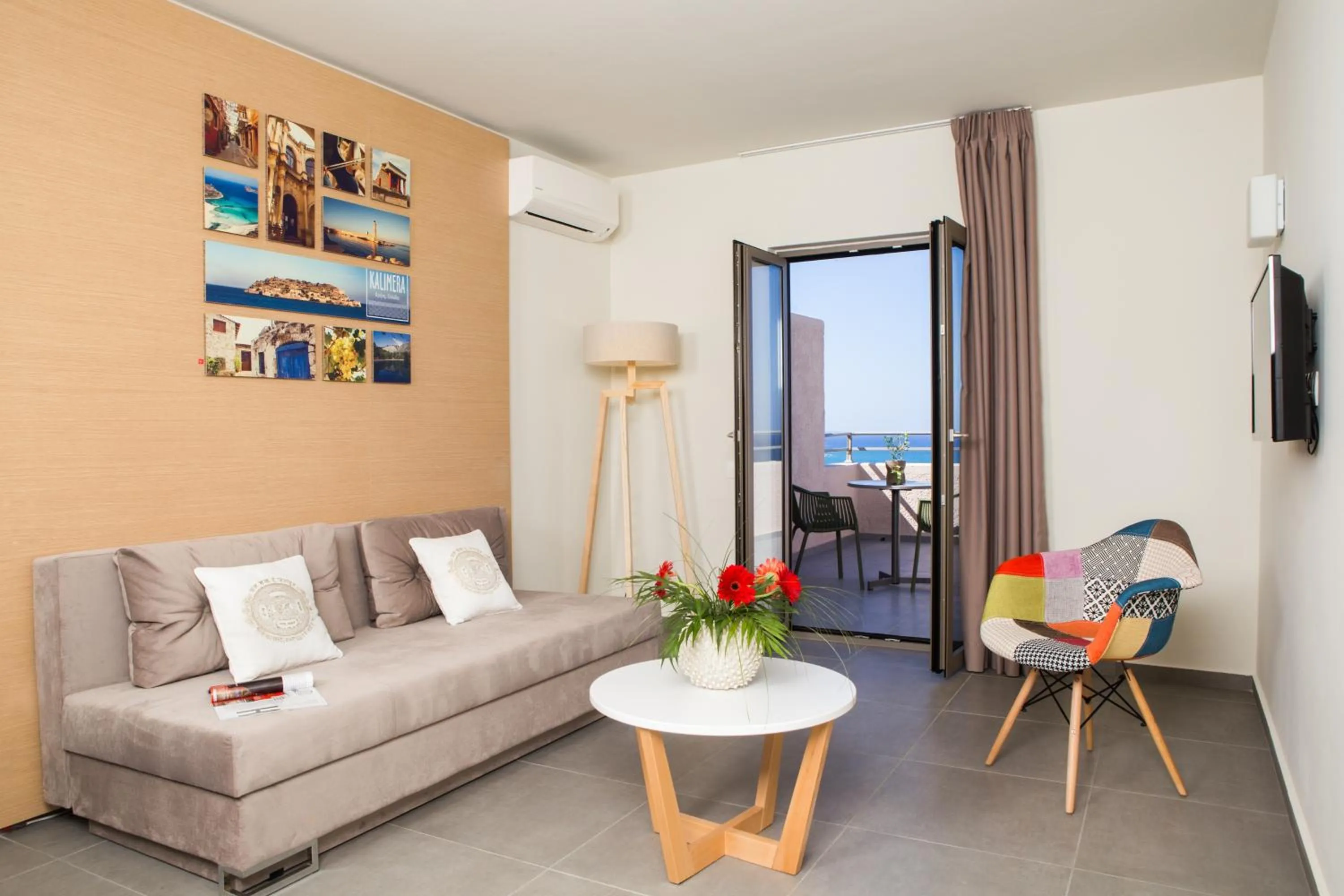 Living room in Sundance Apartments & Suites