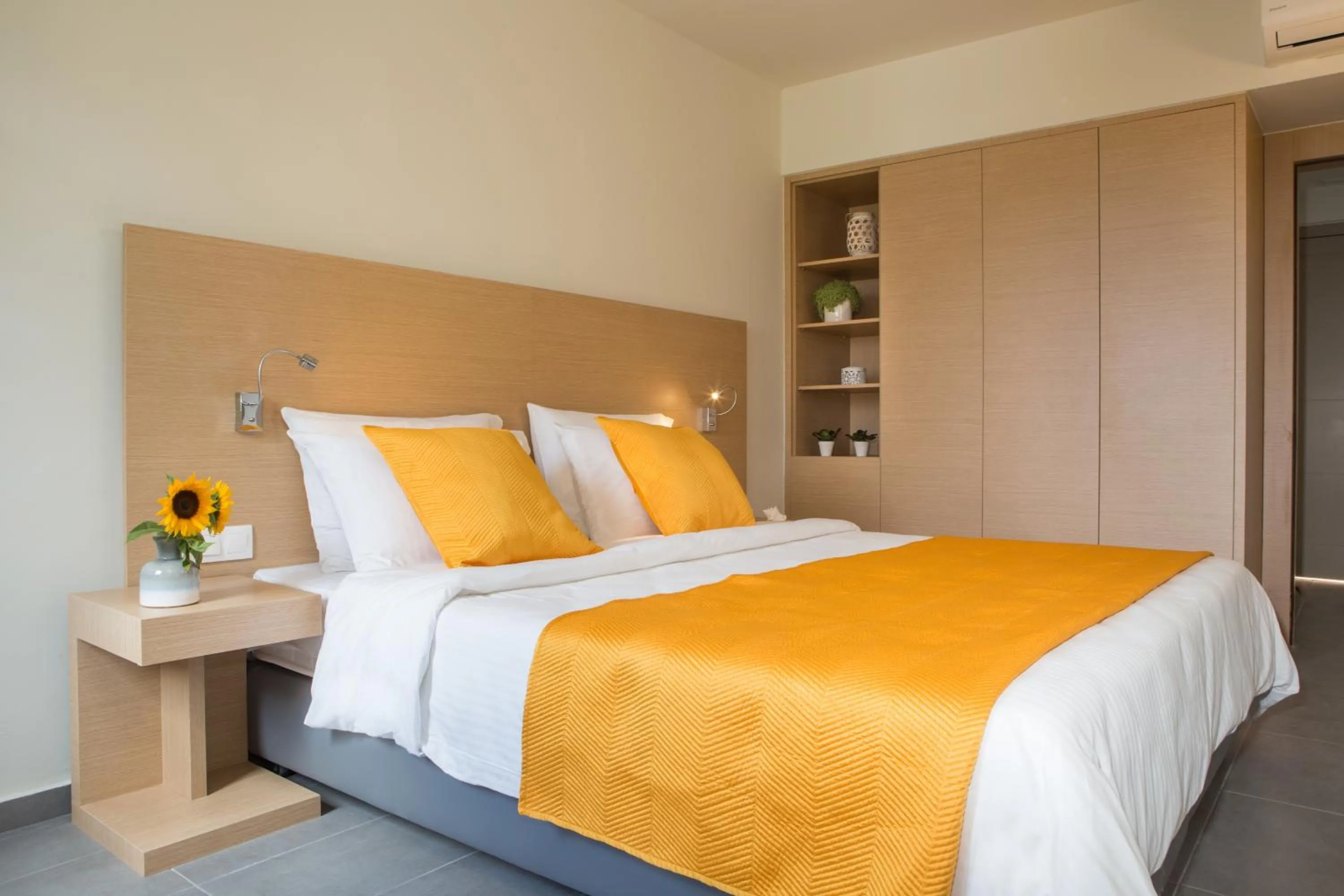 Bedroom, Bed in Sundance Apartments & Suites