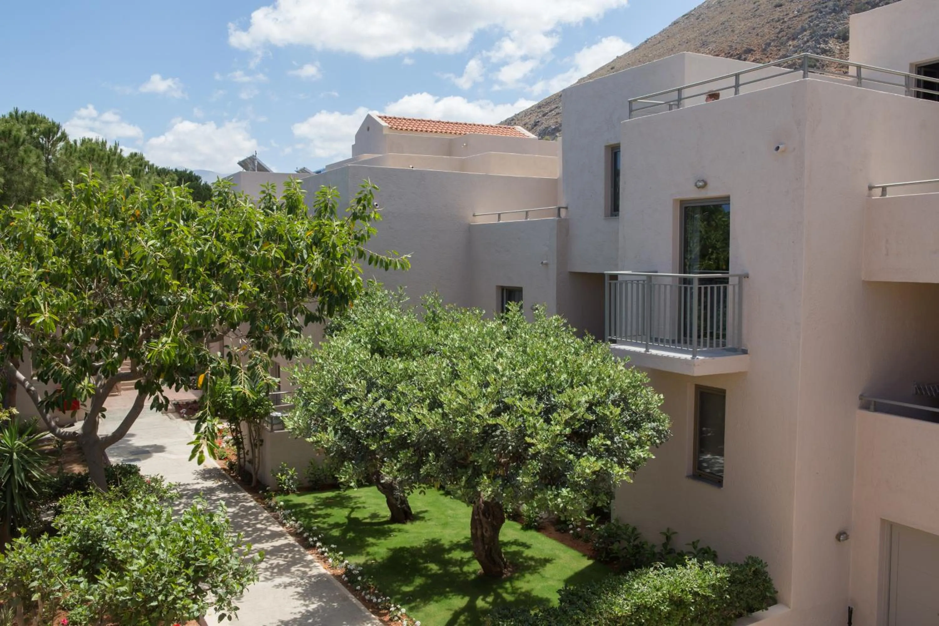 Garden in Sundance Apartments & Suites