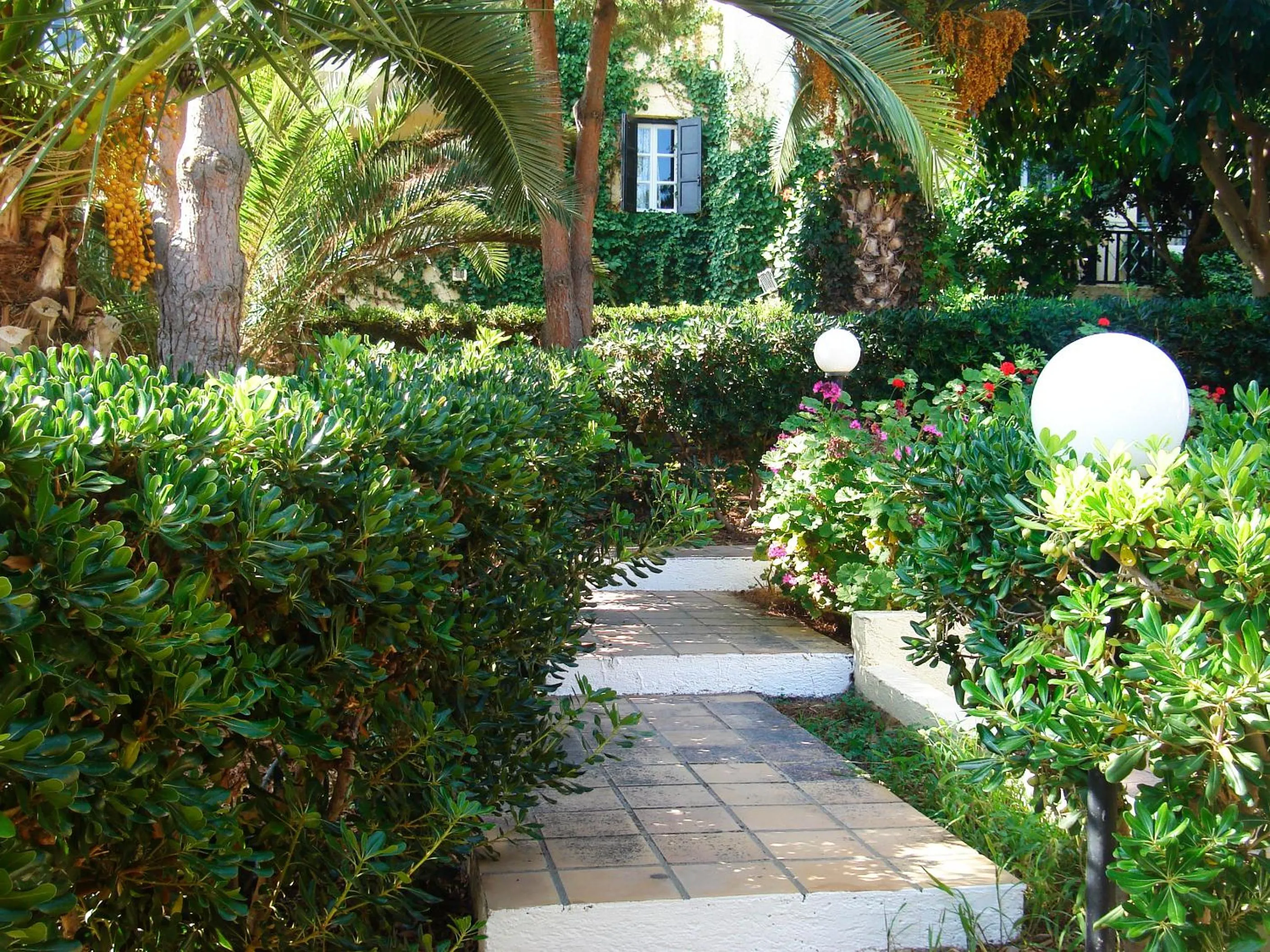 Garden in Sundance Apartments & Suites