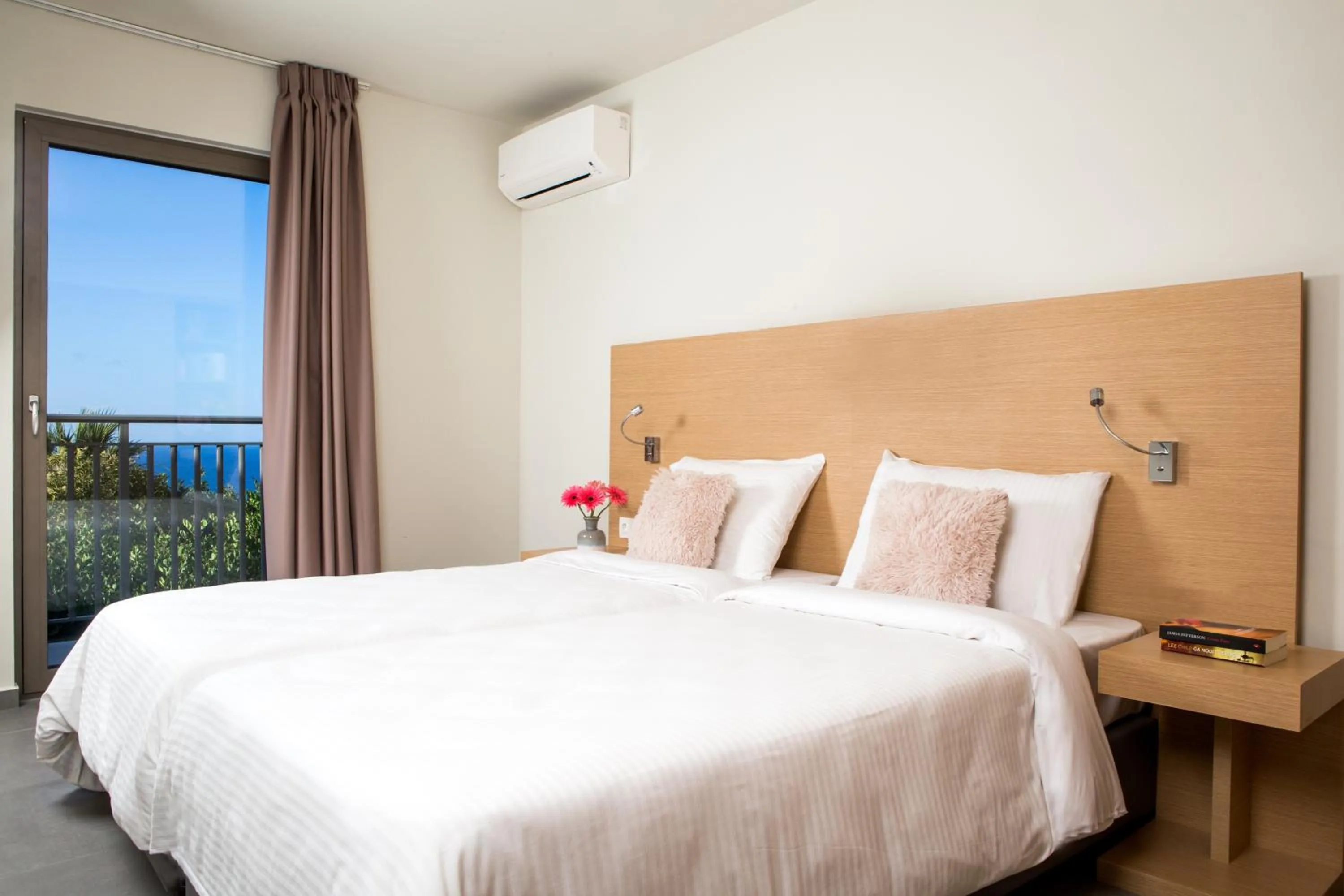 Bedroom, Bed in Sundance Apartments & Suites