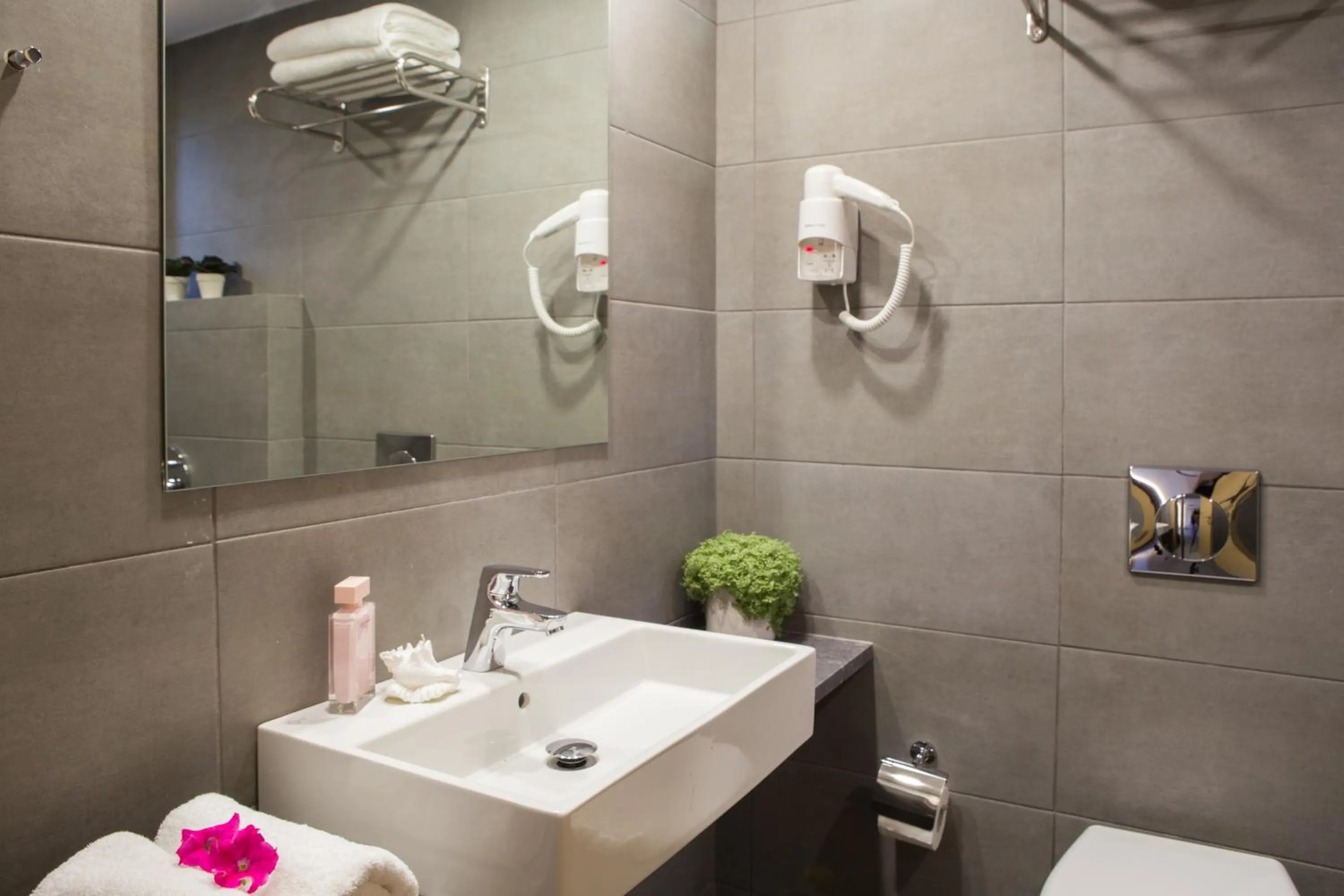 Bathroom in Sundance Apartments & Suites