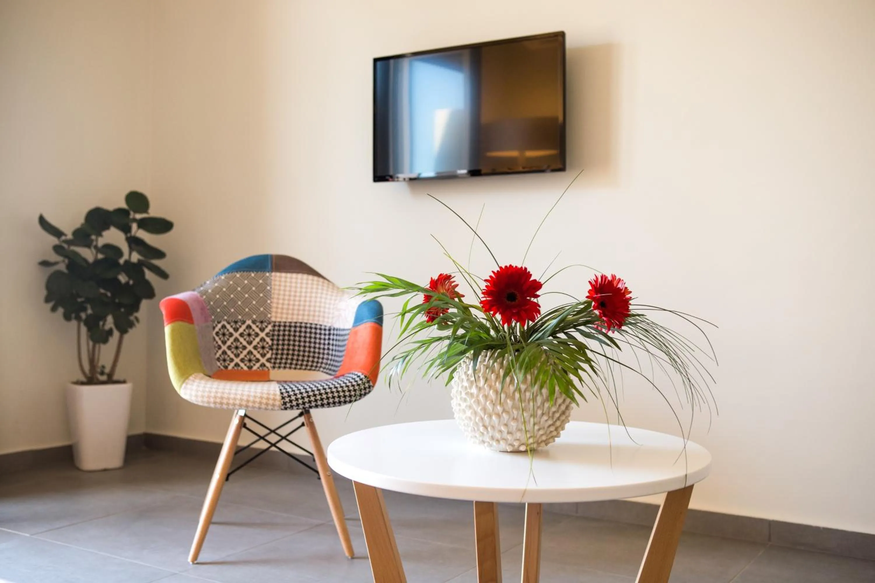 TV and multimedia in Sundance Apartments & Suites