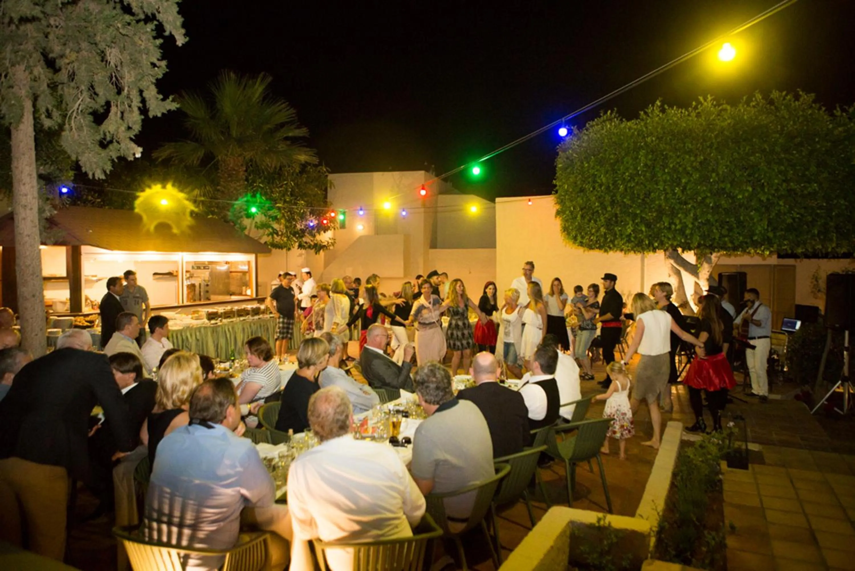 Evening entertainment in Sundance Apartments & Suites