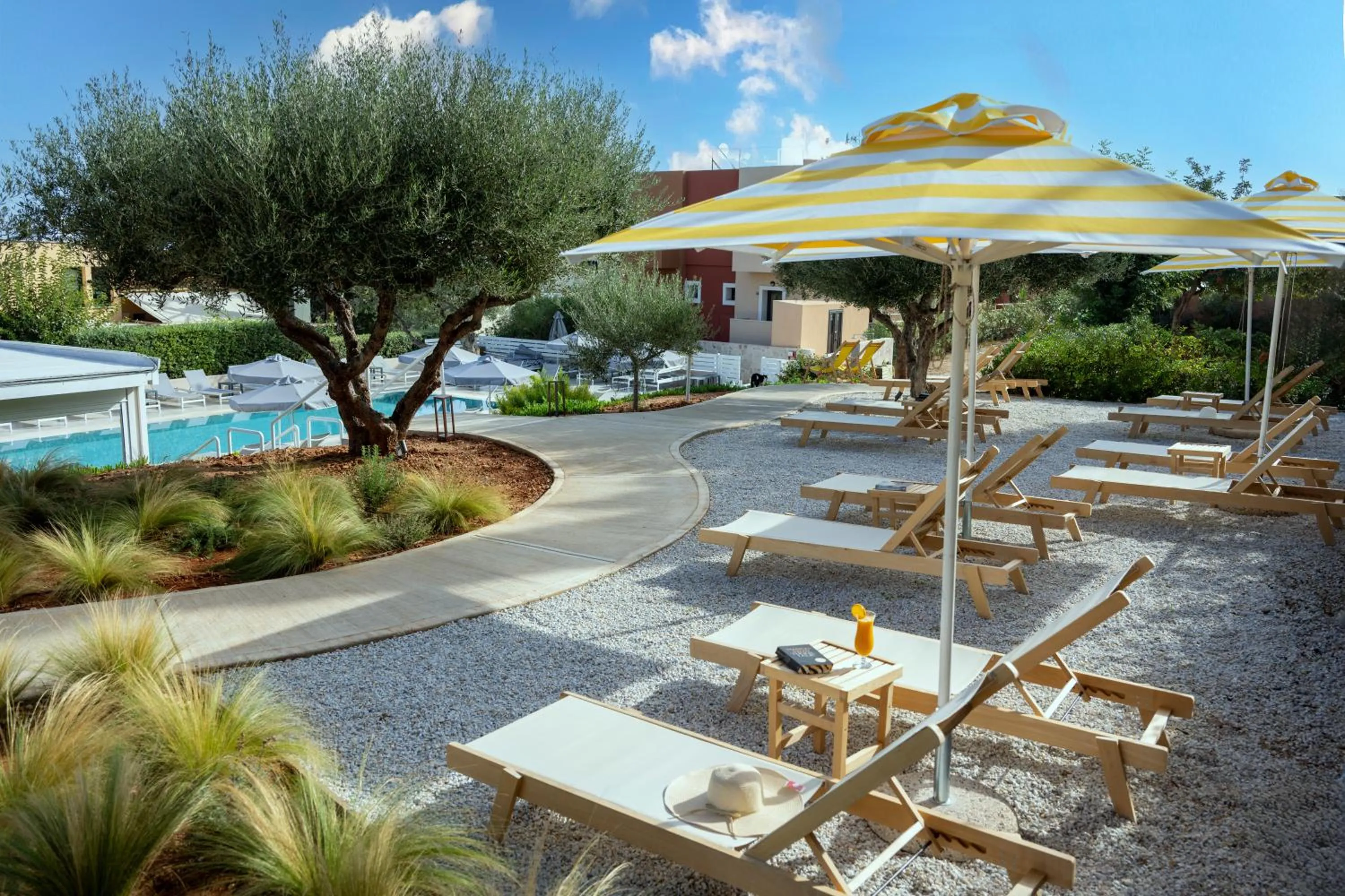 Swimming pool in Sundance Apartments & Suites