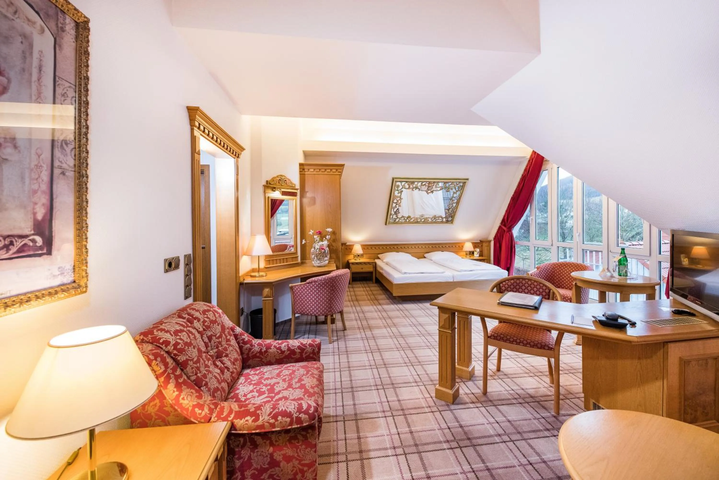 Photo of the whole room, Bed in Göbels Hotel zum Löwen