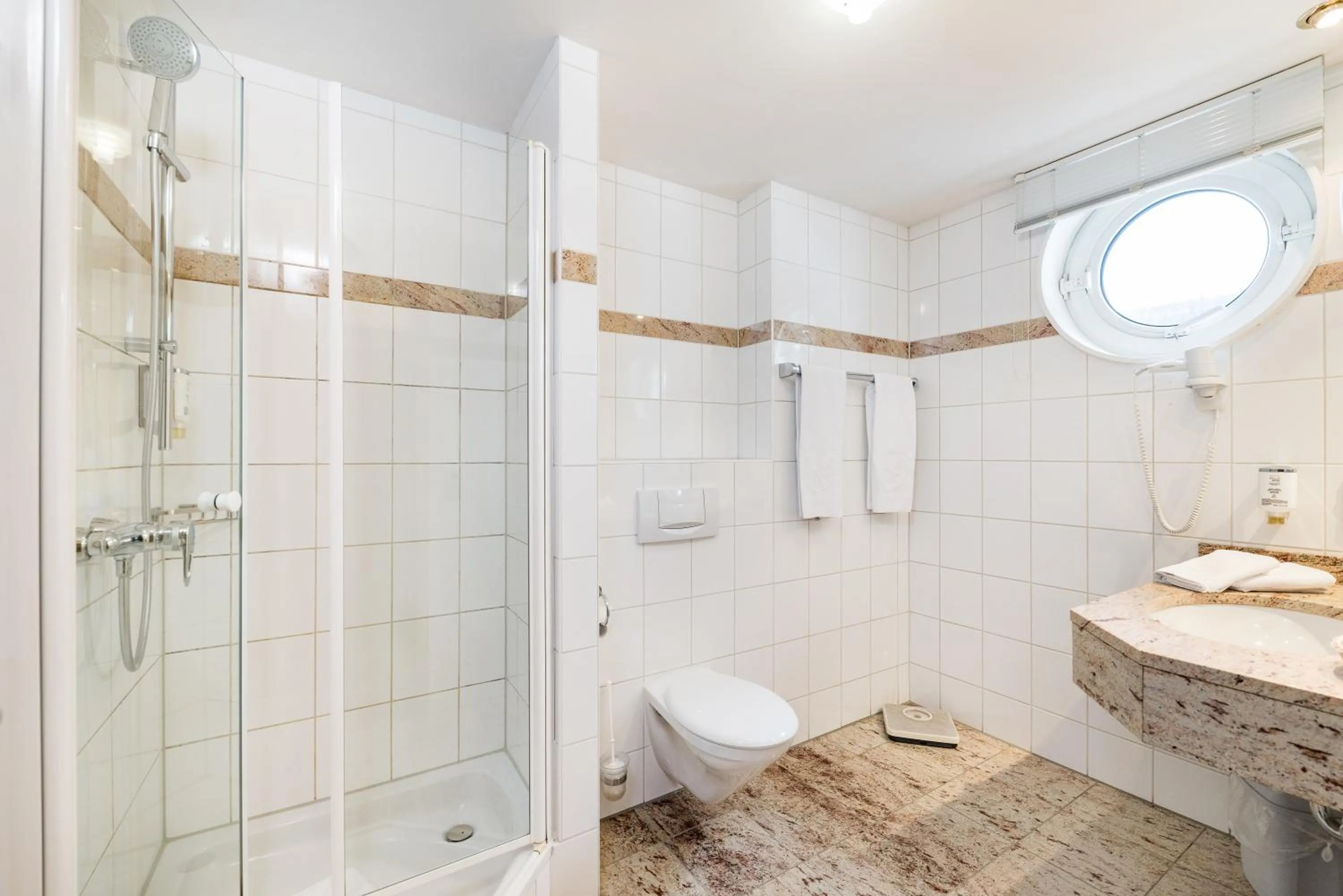 Bathroom in Göbels Hotel zum Löwen