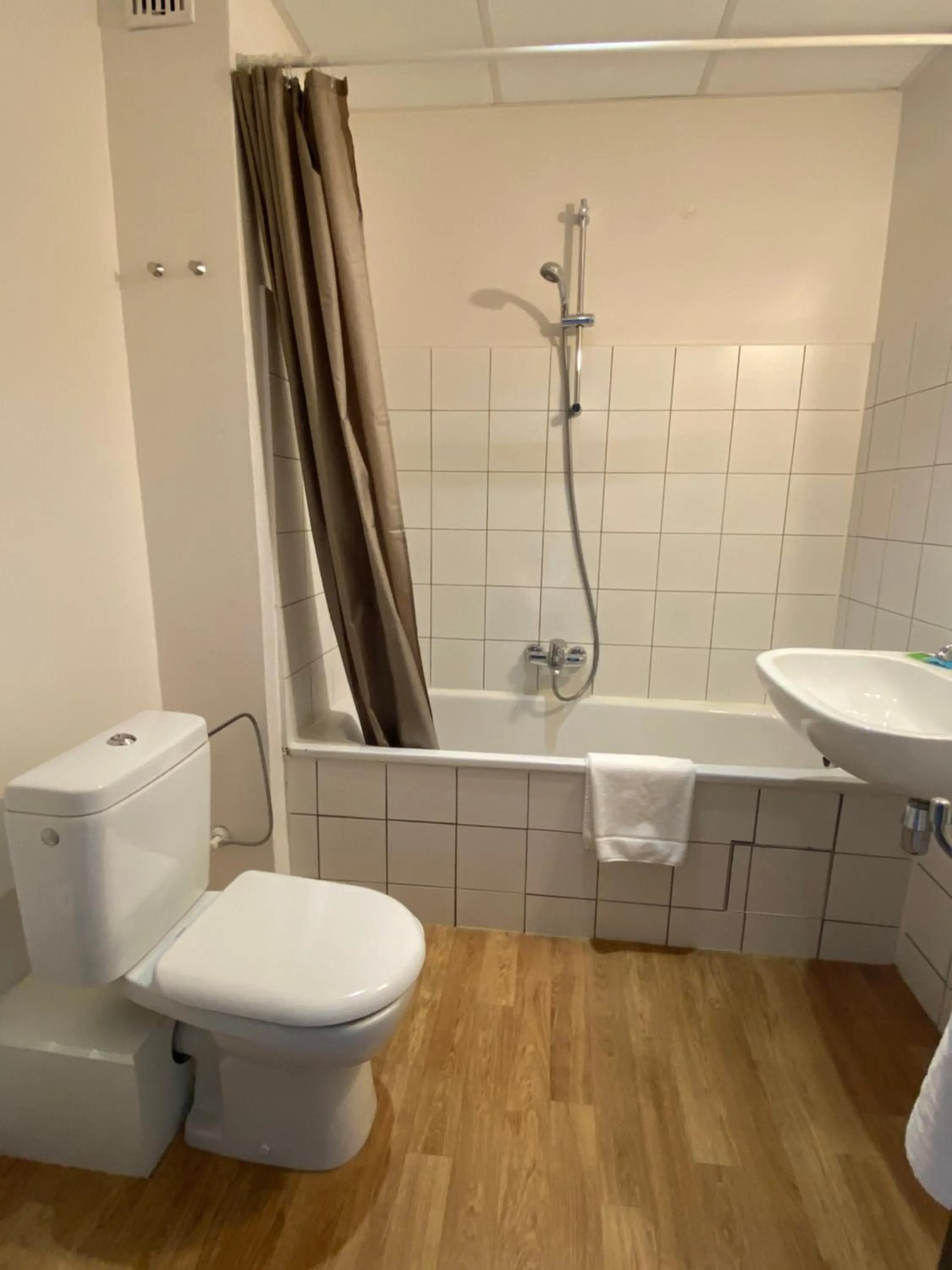 Toilet in Hotel O Ieper