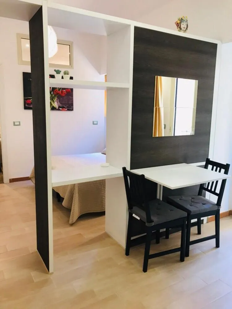 Dining area in IG-Tysandros Apartments