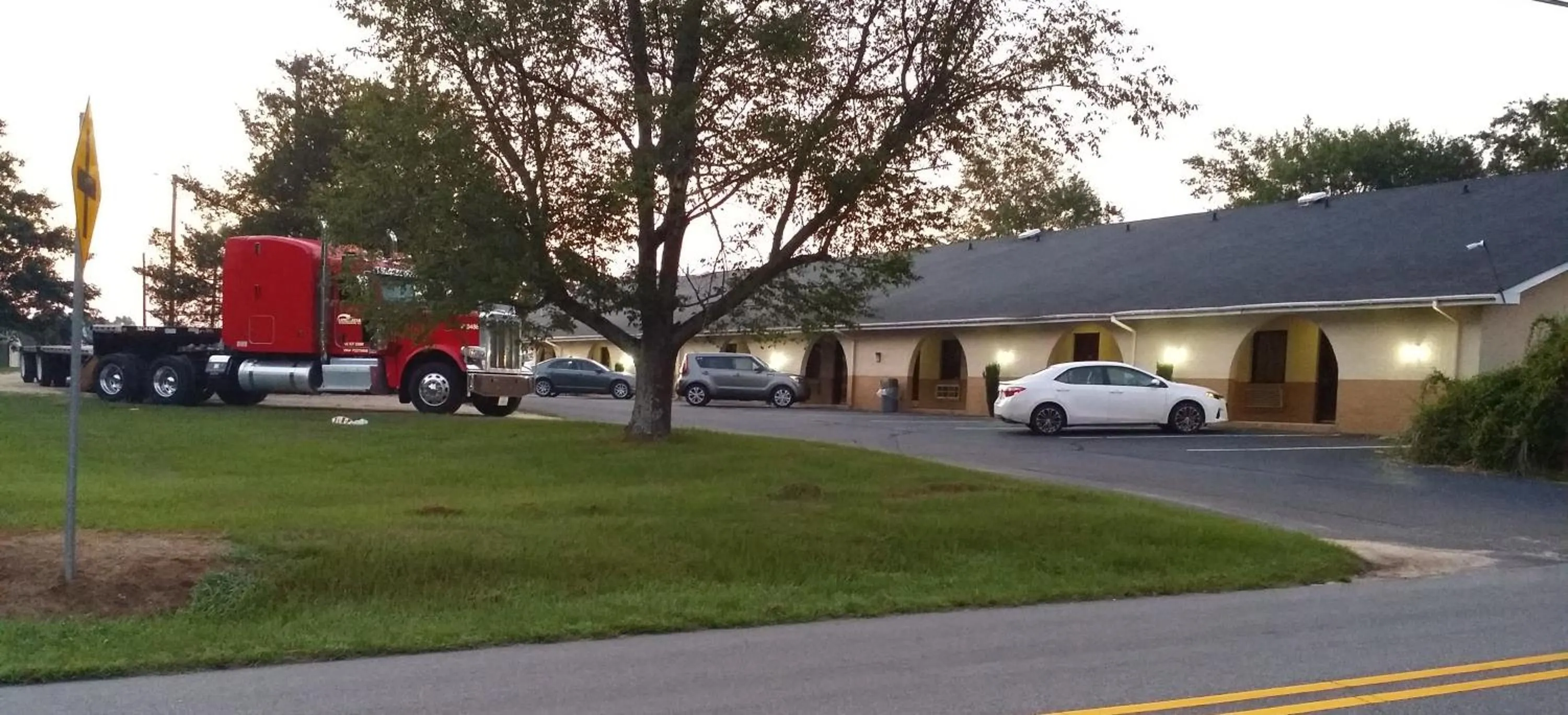 Property building in Loyalty Inn Rockingham