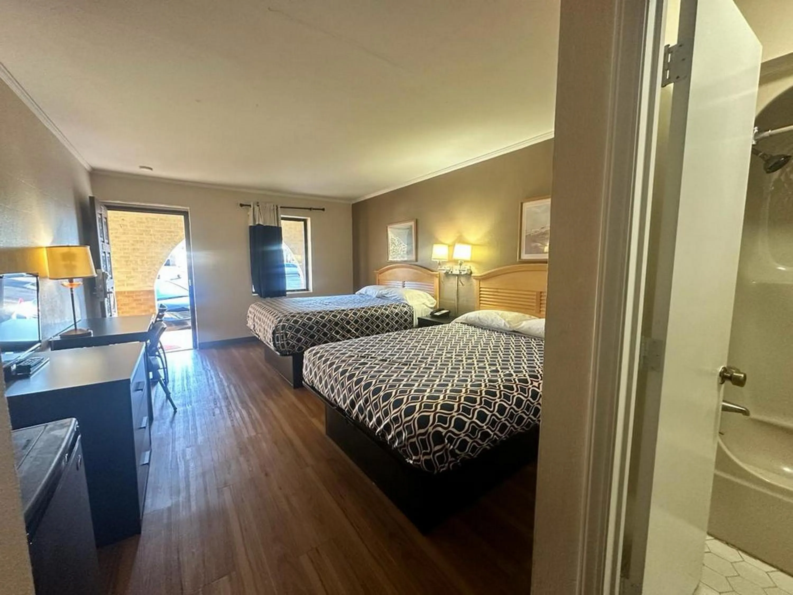 Bed in Loyalty Inn Rockingham