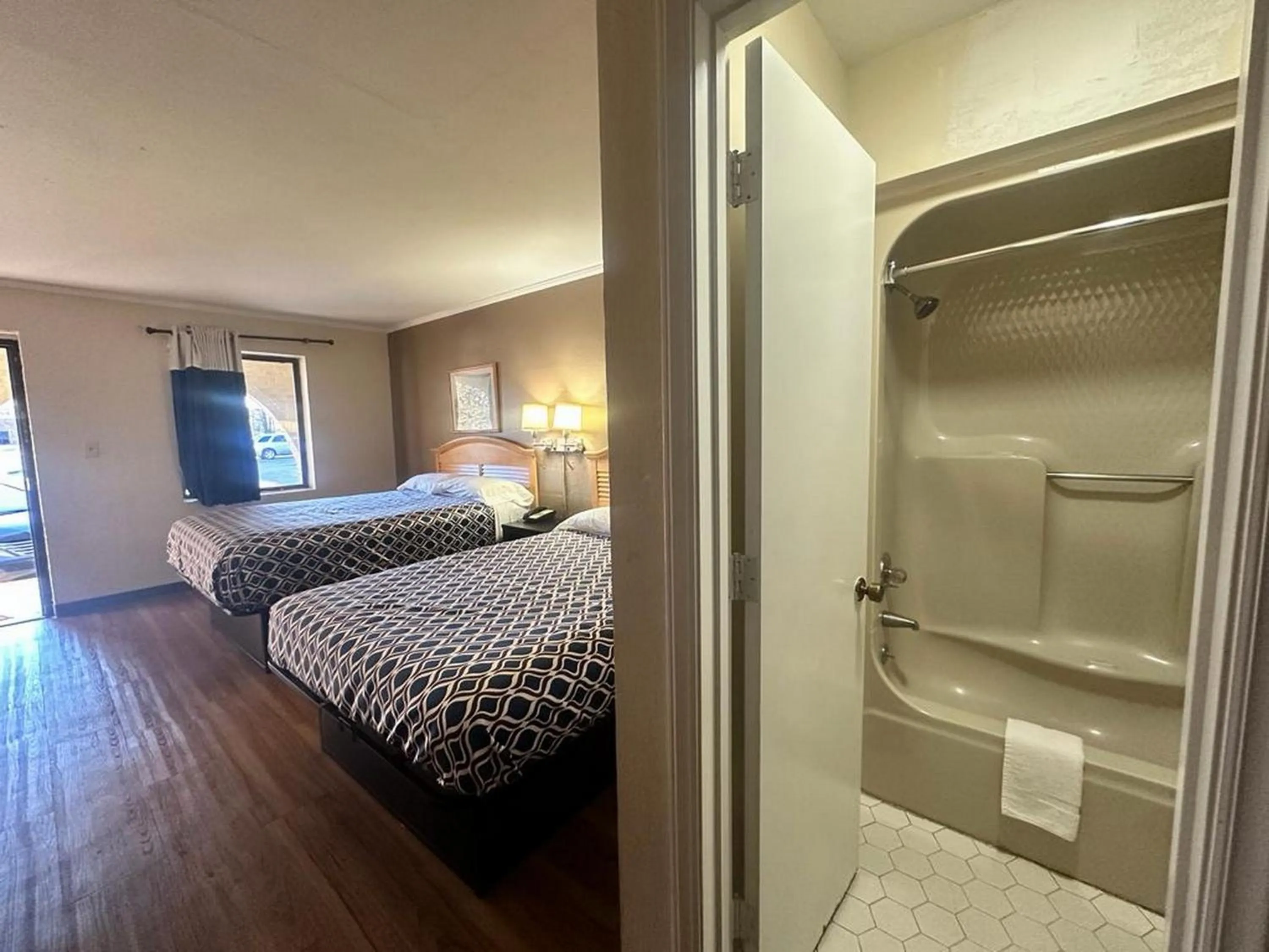 Photo of the whole room, Bed in Loyalty Inn Rockingham