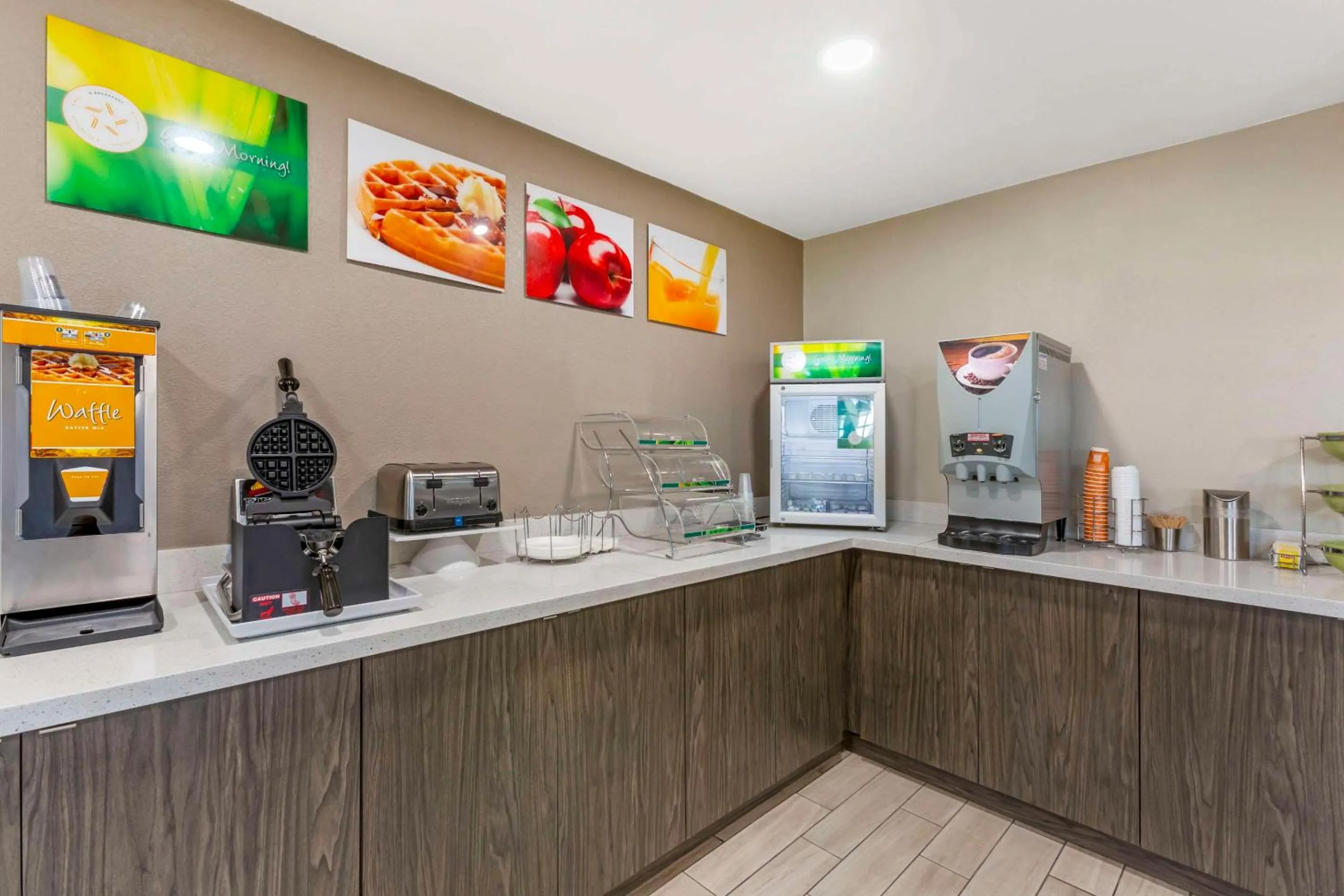 Breakfast in Quality Inn Show Low