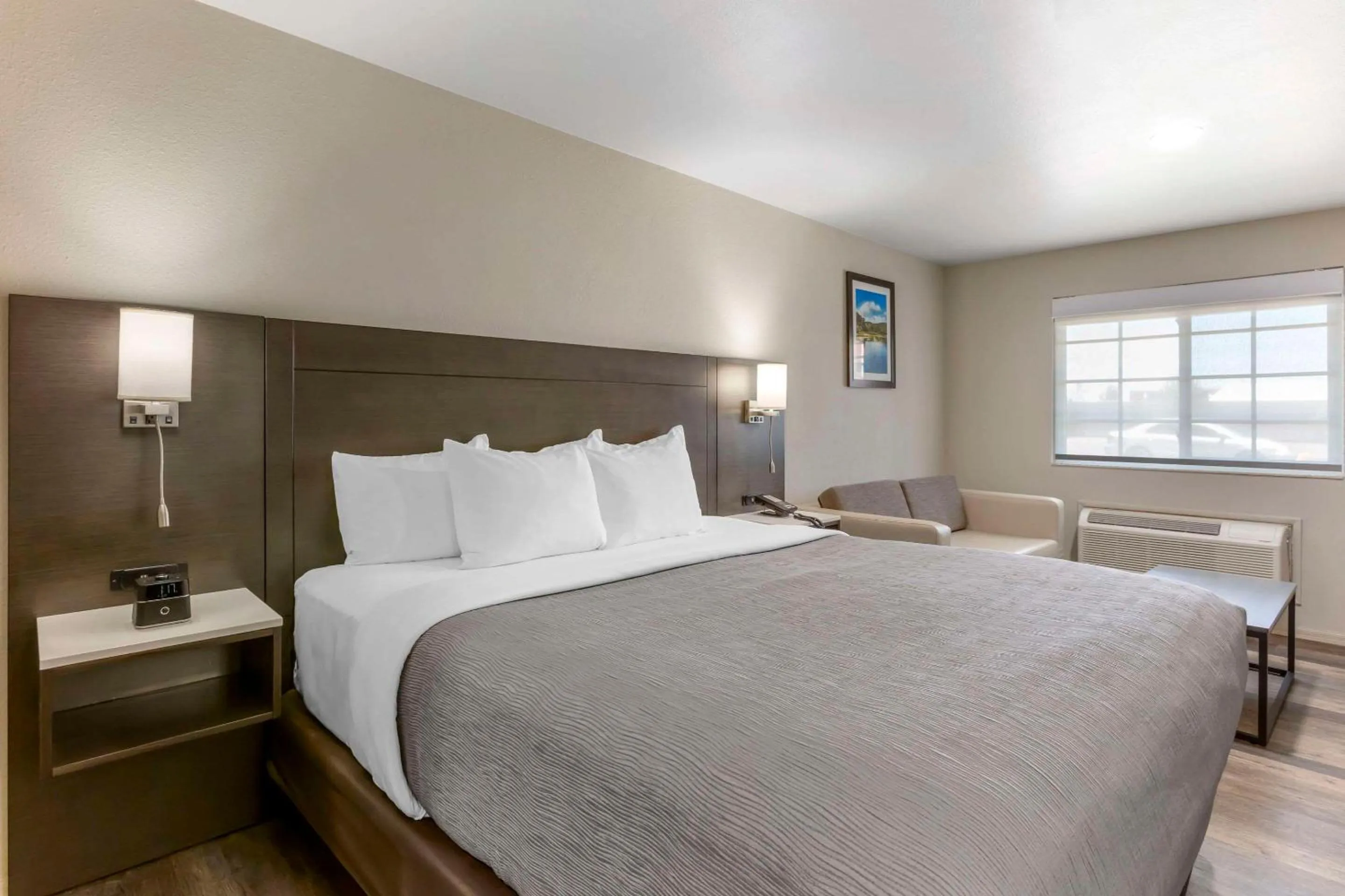 Bedroom in Quality Inn Show Low