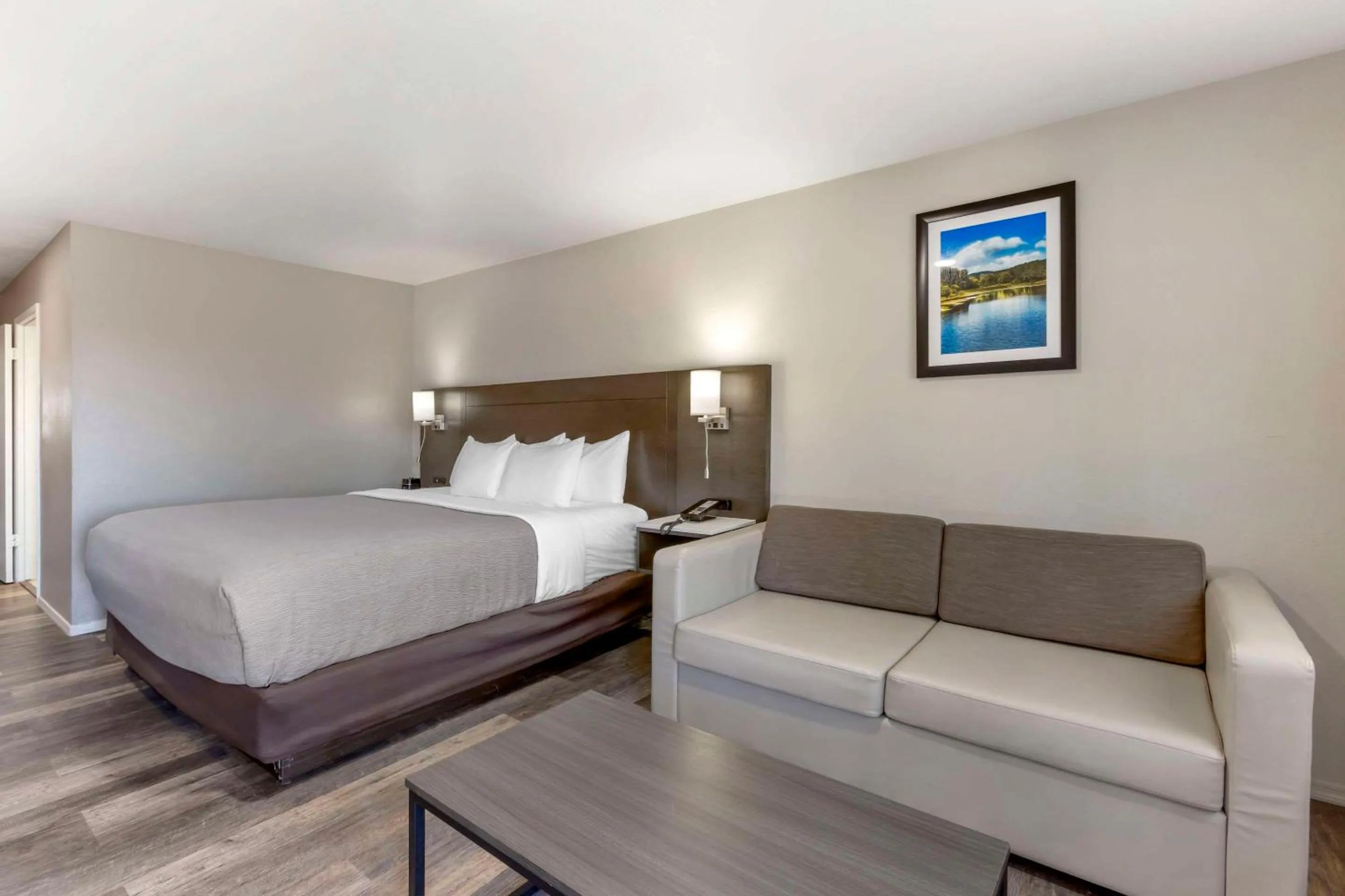 Bedroom in Quality Inn Show Low