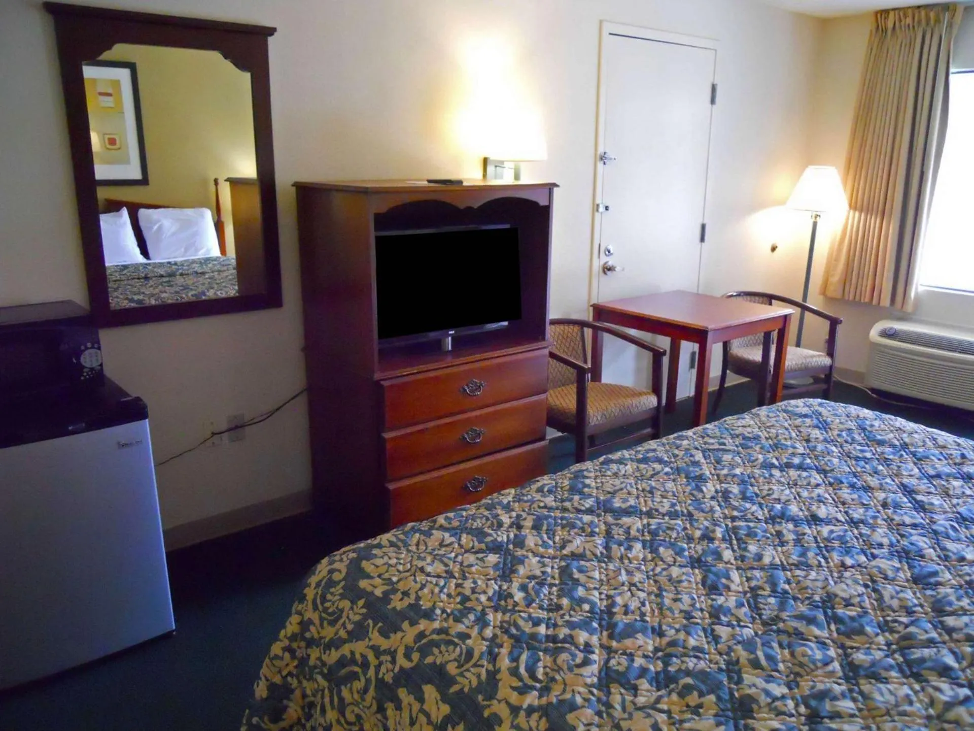 Bed in Country Hearth Inn & Suites Dawson