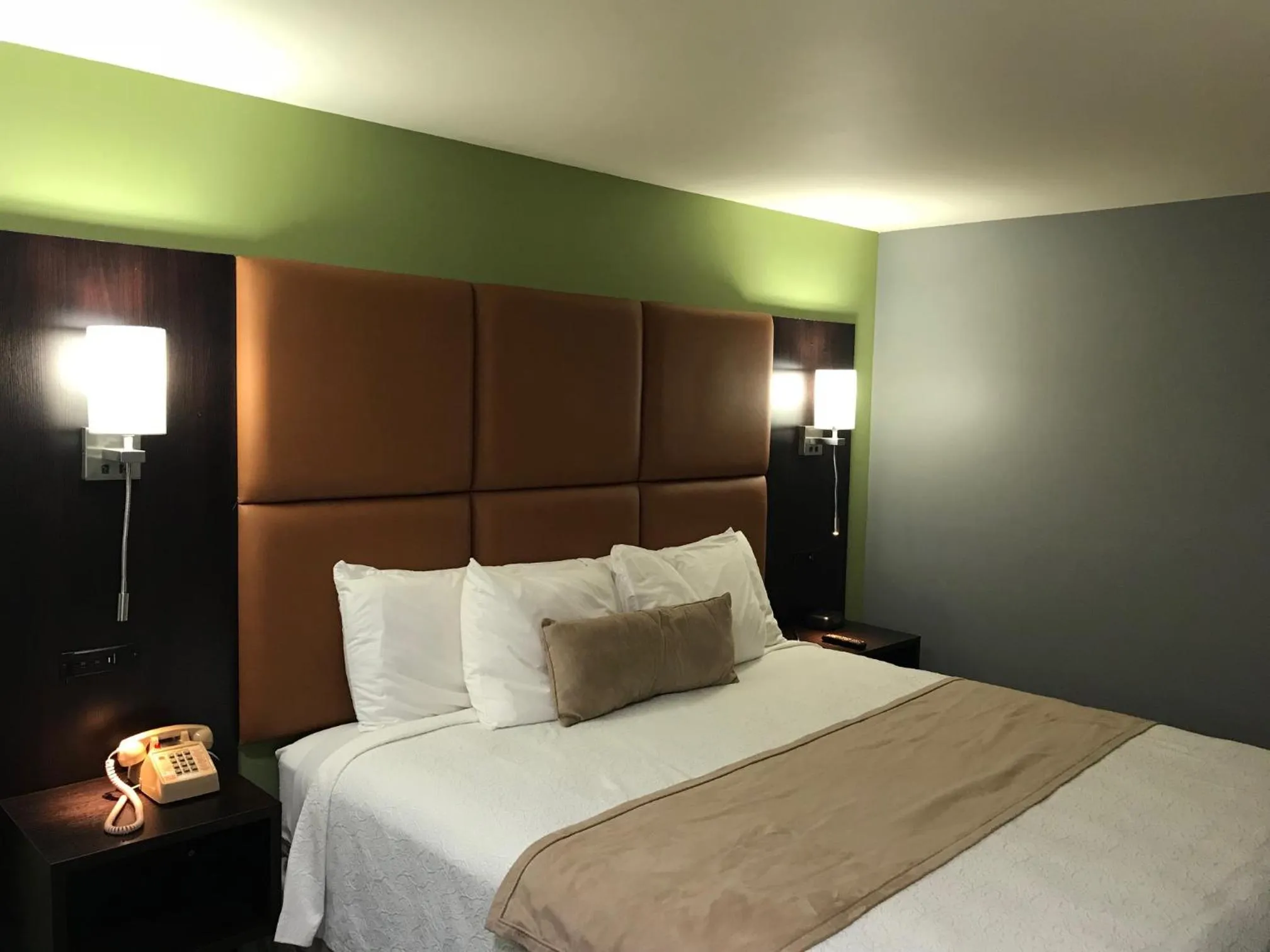 Bedroom, Bed in Inn at Portland