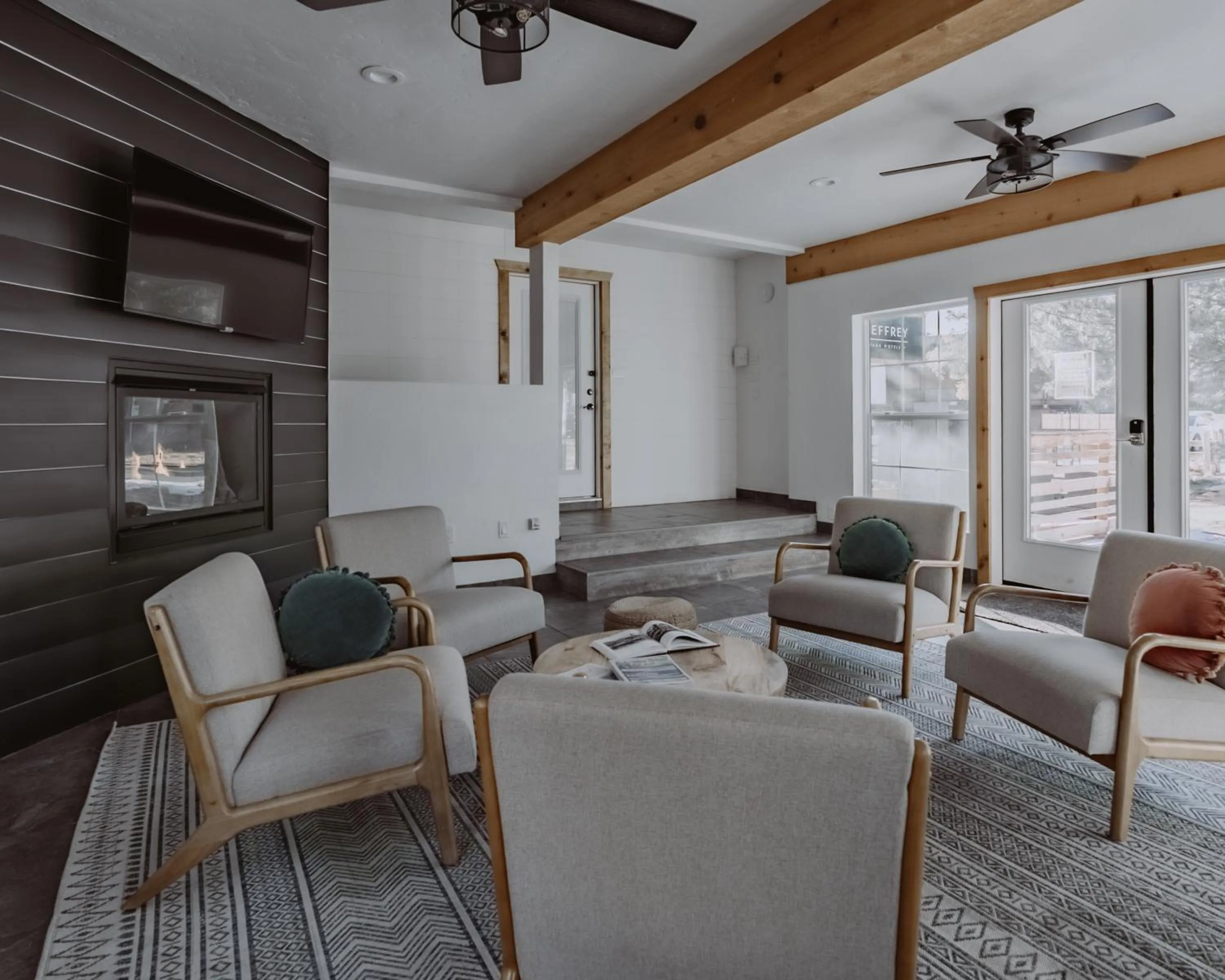 Communal lounge/ TV room in The Jeffrey Hotel