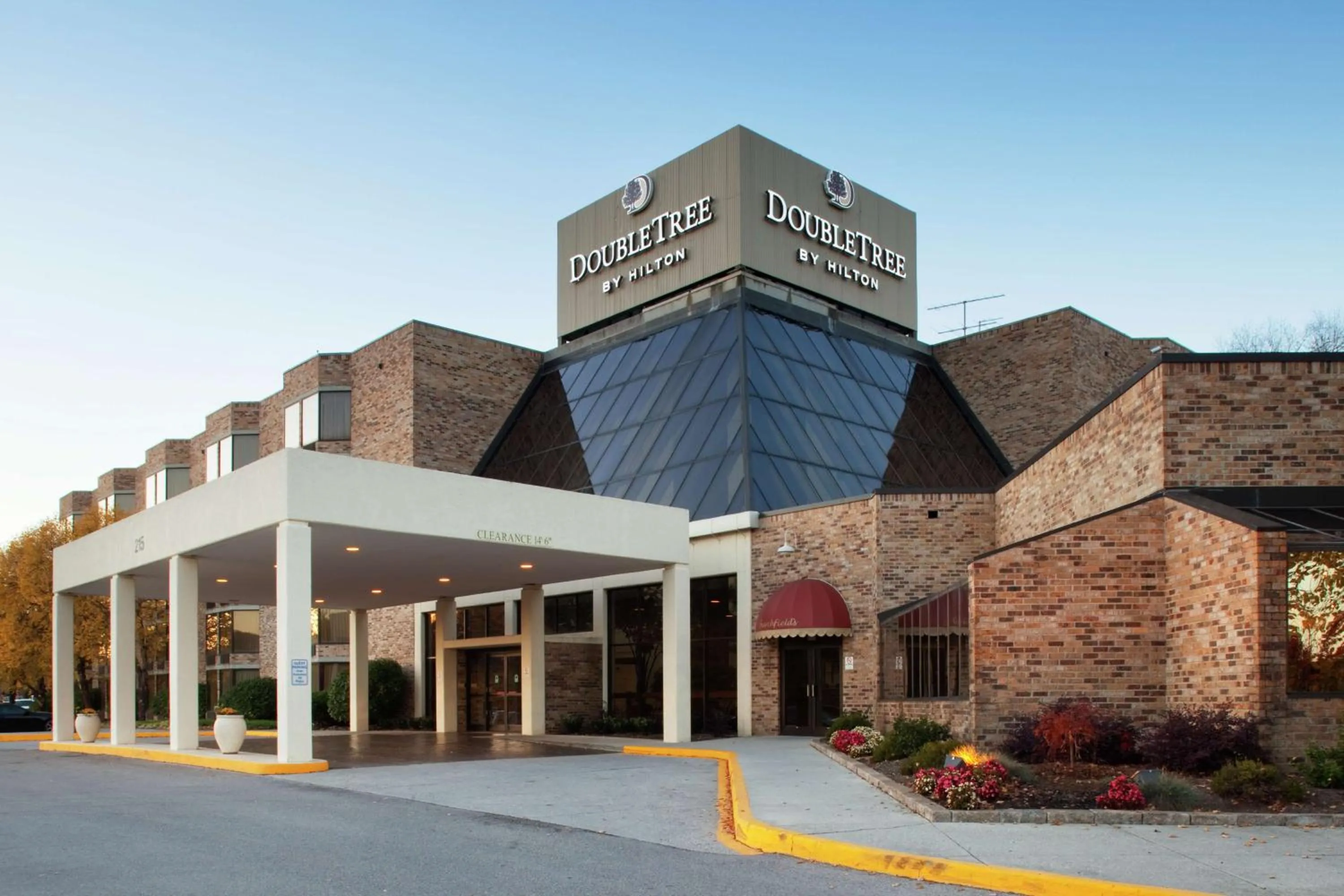 Property building in DoubleTree by Hilton Hotel Oak Ridge - Knoxville