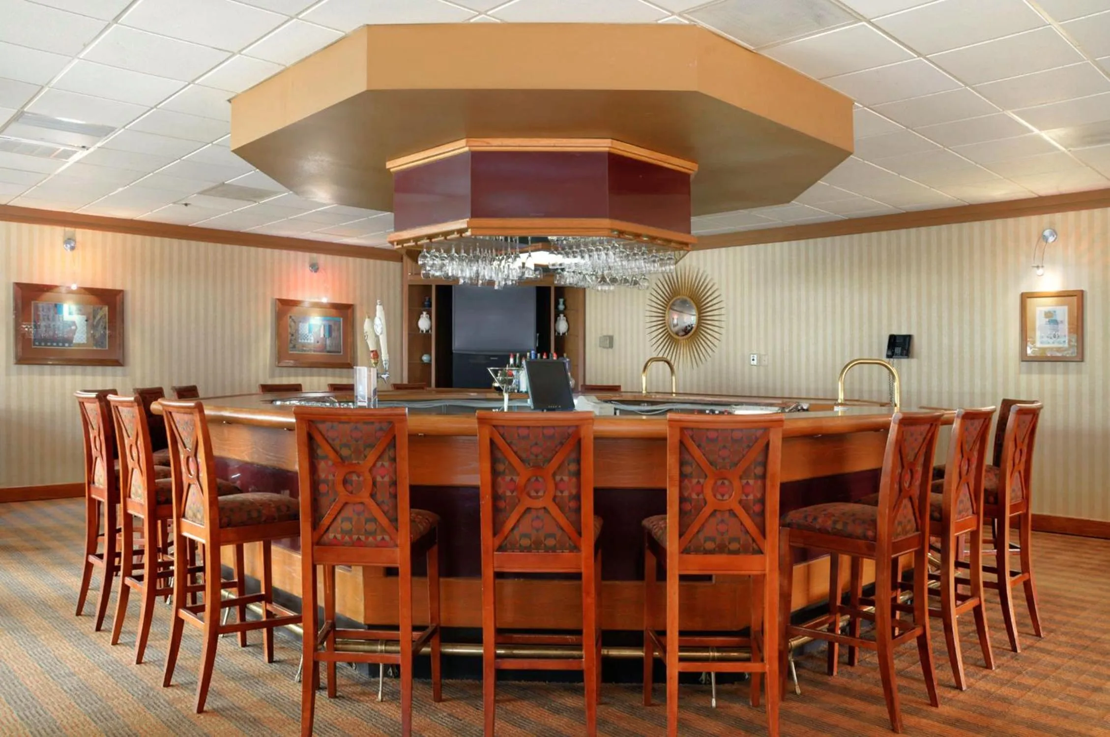 Lounge or bar in DoubleTree by Hilton Hotel Oak Ridge - Knoxville