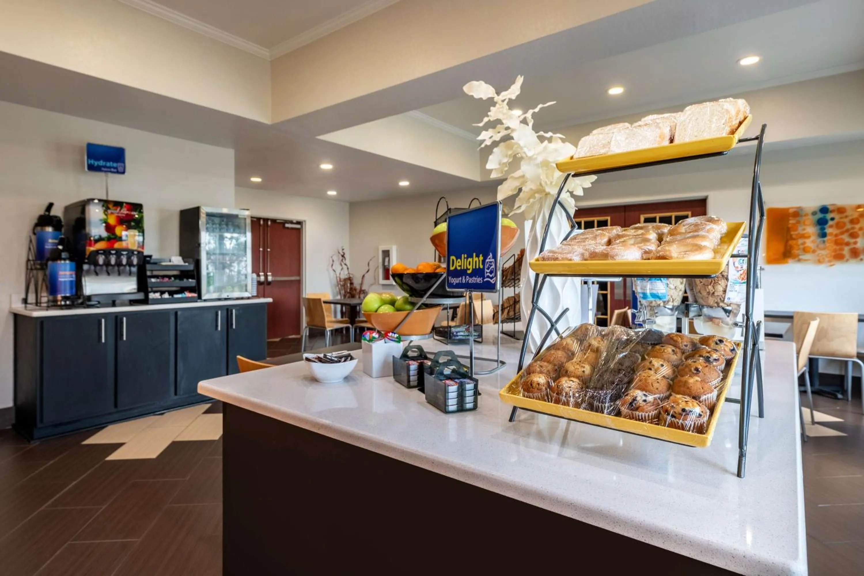 Breakfast in Best Western Auburndale Inn & Suites