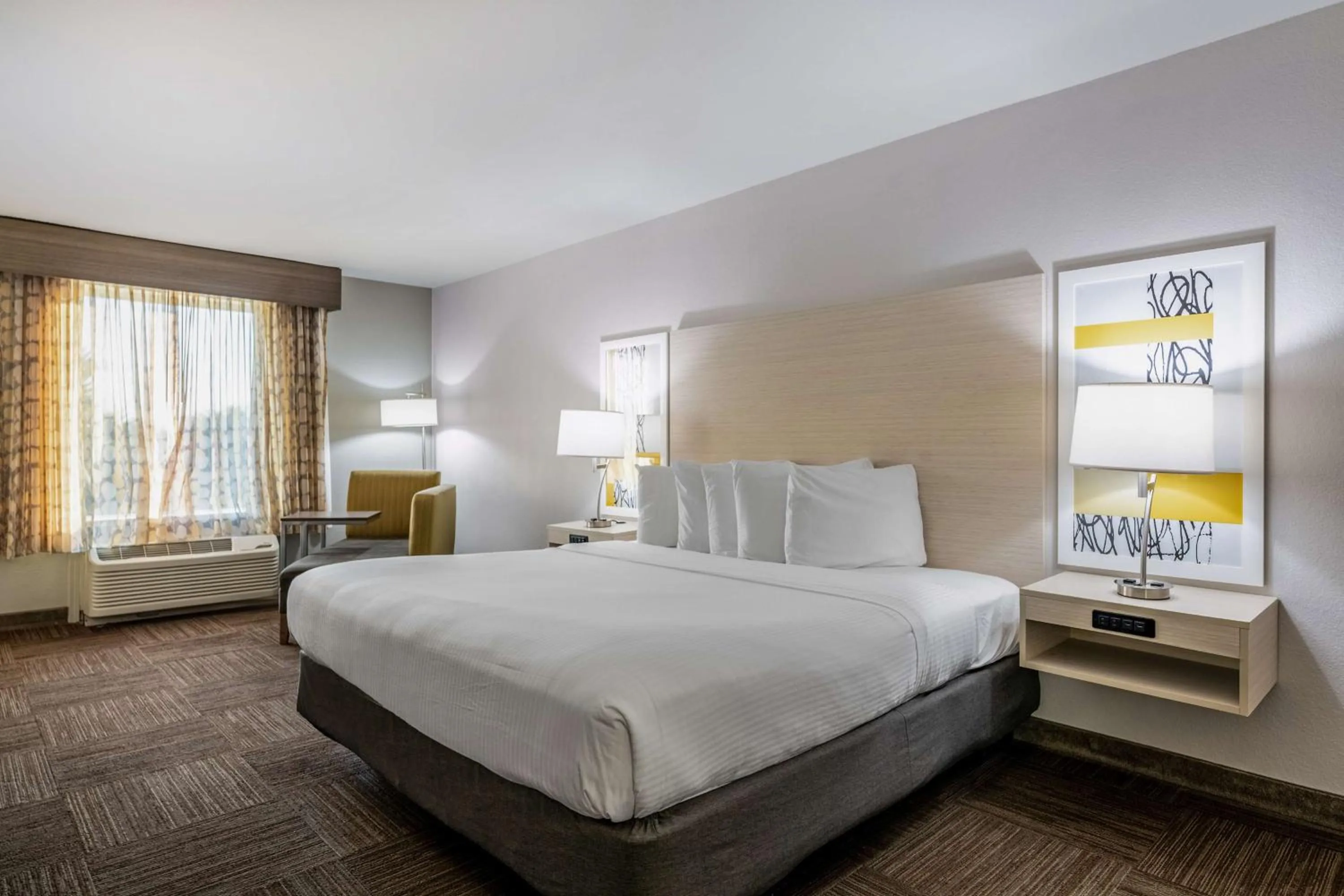 Bedroom, Bed in Best Western Auburndale Inn & Suites