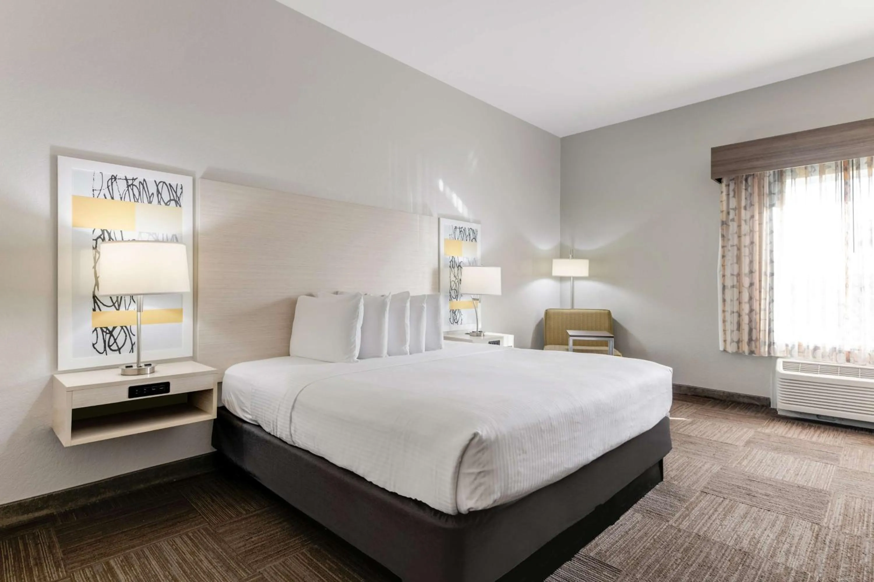 Bedroom, Bed in Best Western Auburndale Inn & Suites