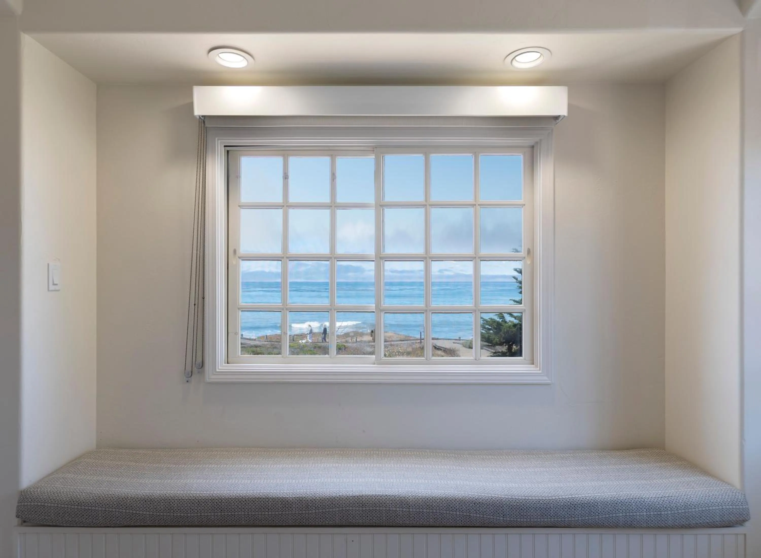 View (from property/room), Bed in Pelican Inn & Suites