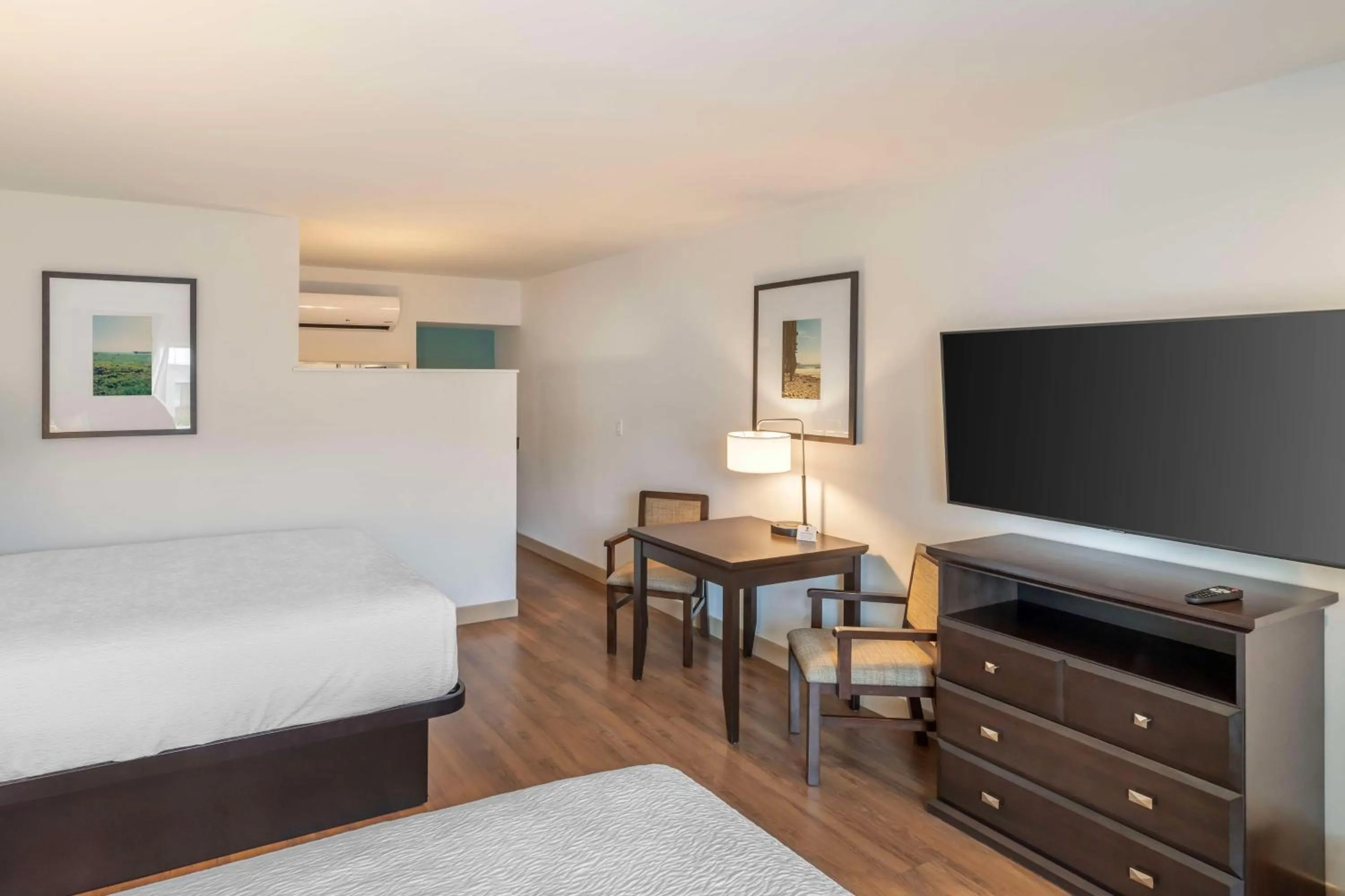 Bedroom, Bed in Best Western At Ventura Pier