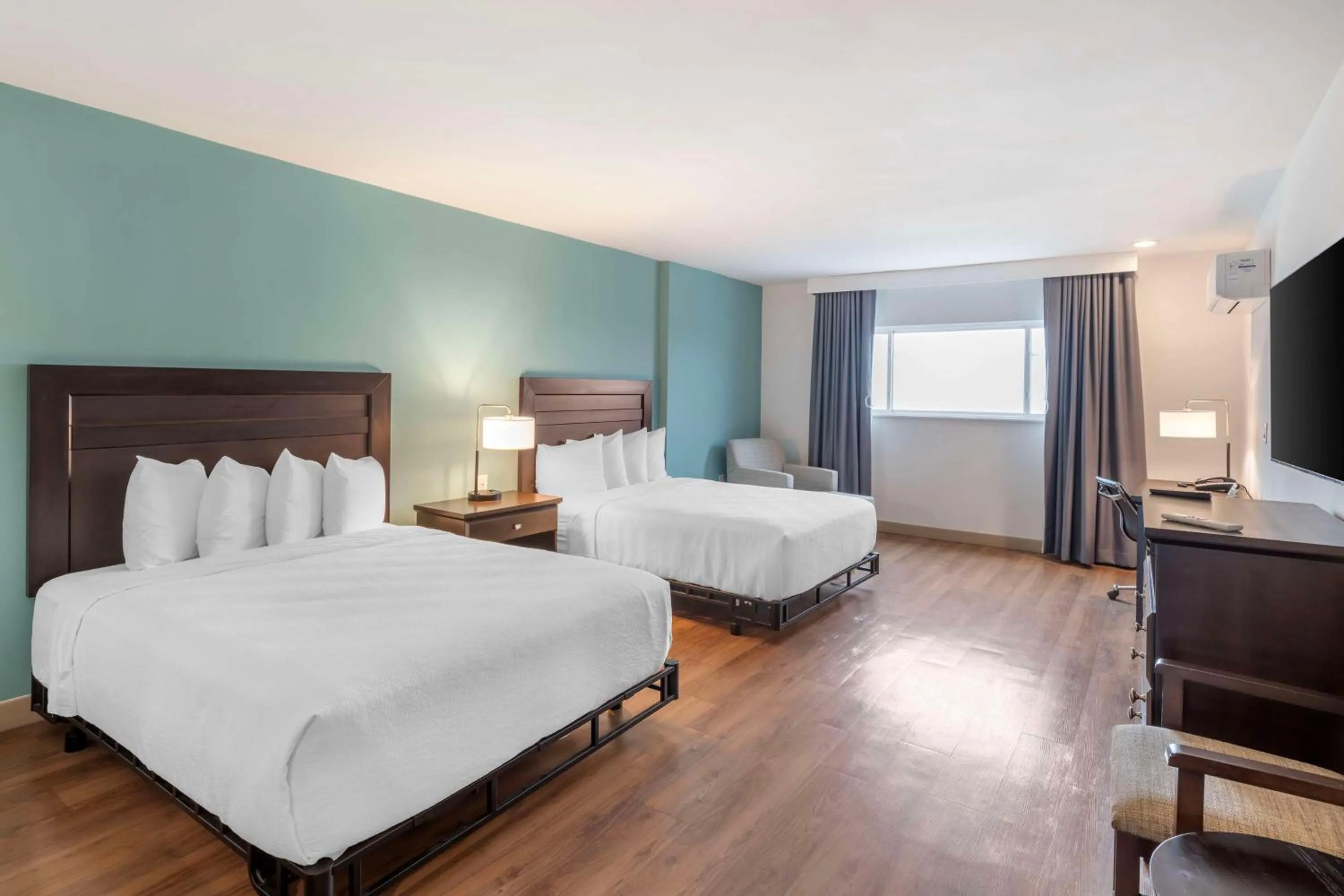 Bedroom, Bed in Best Western At Ventura Pier