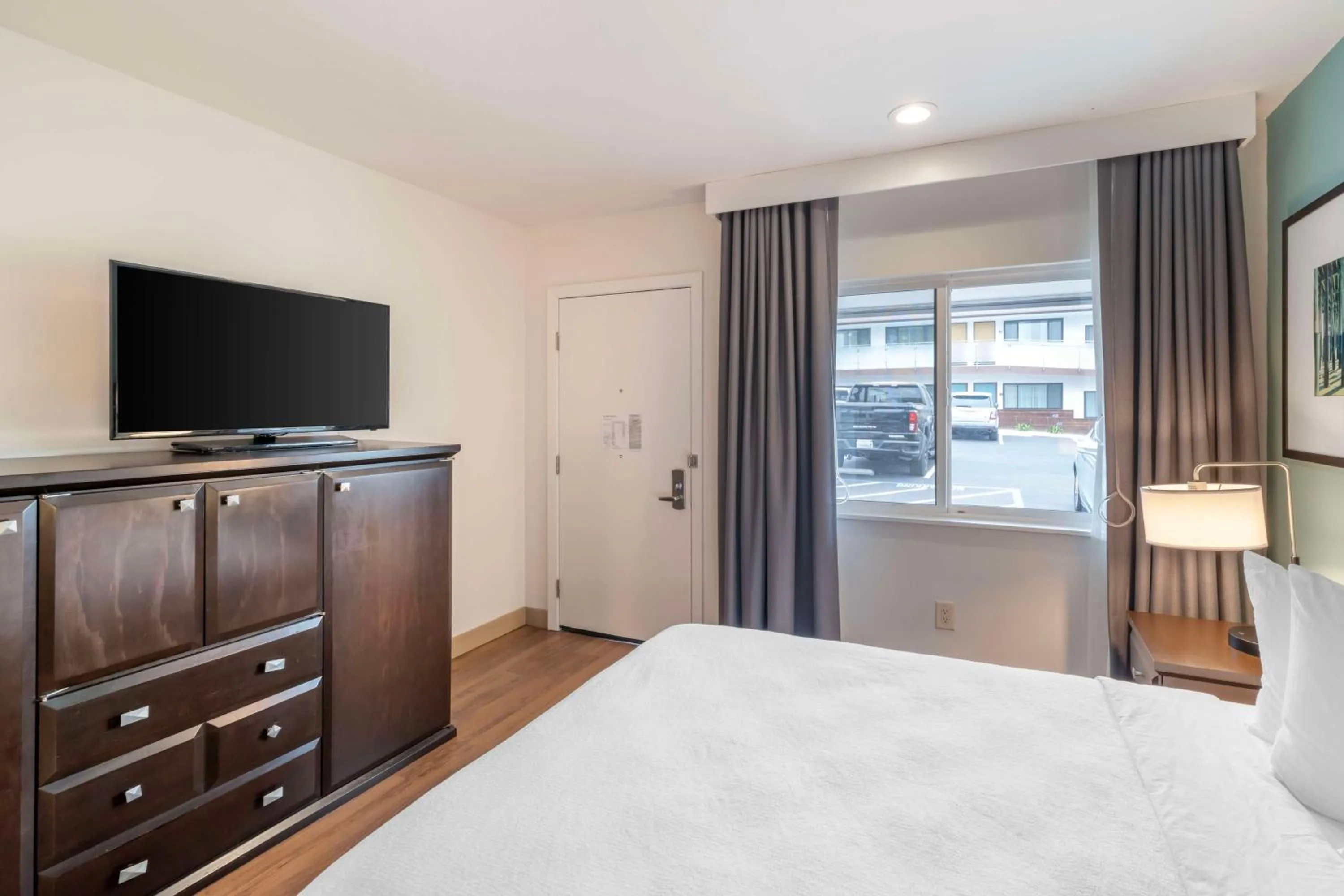 Bedroom, Bed in Best Western At Ventura Pier
