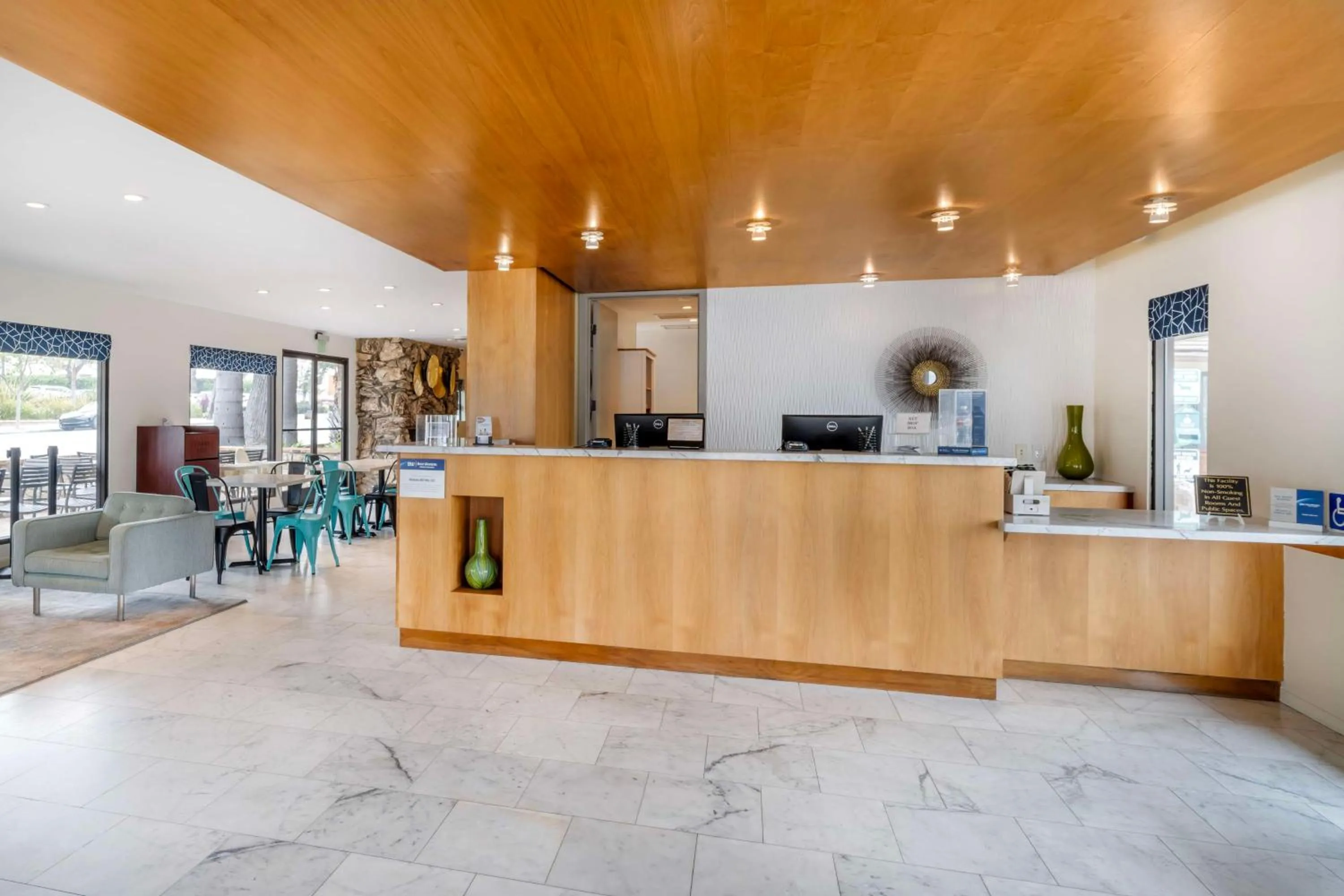 Lobby or reception in Best Western At Ventura Pier