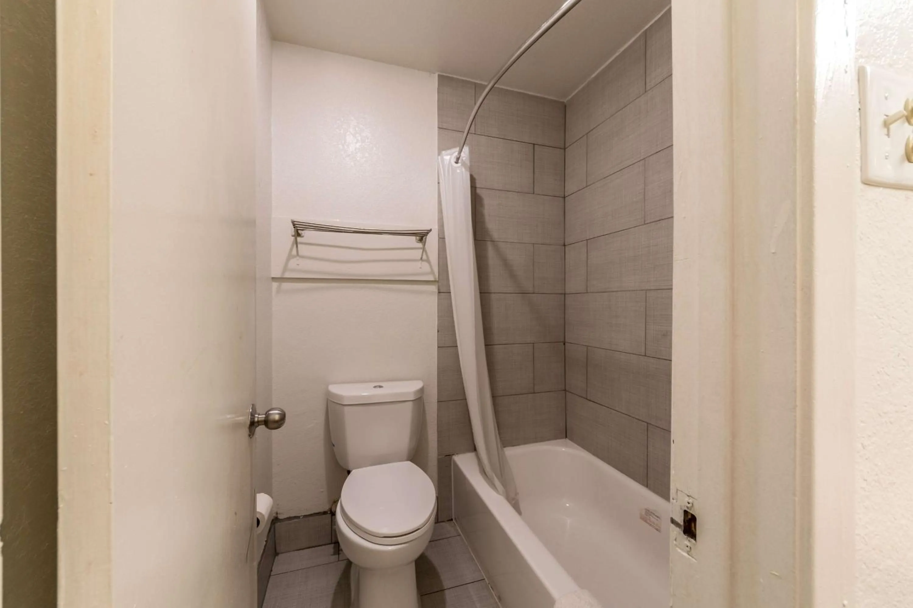 Toilet in Studio 6-San Antonio, TX - Fort Sam Houston Area