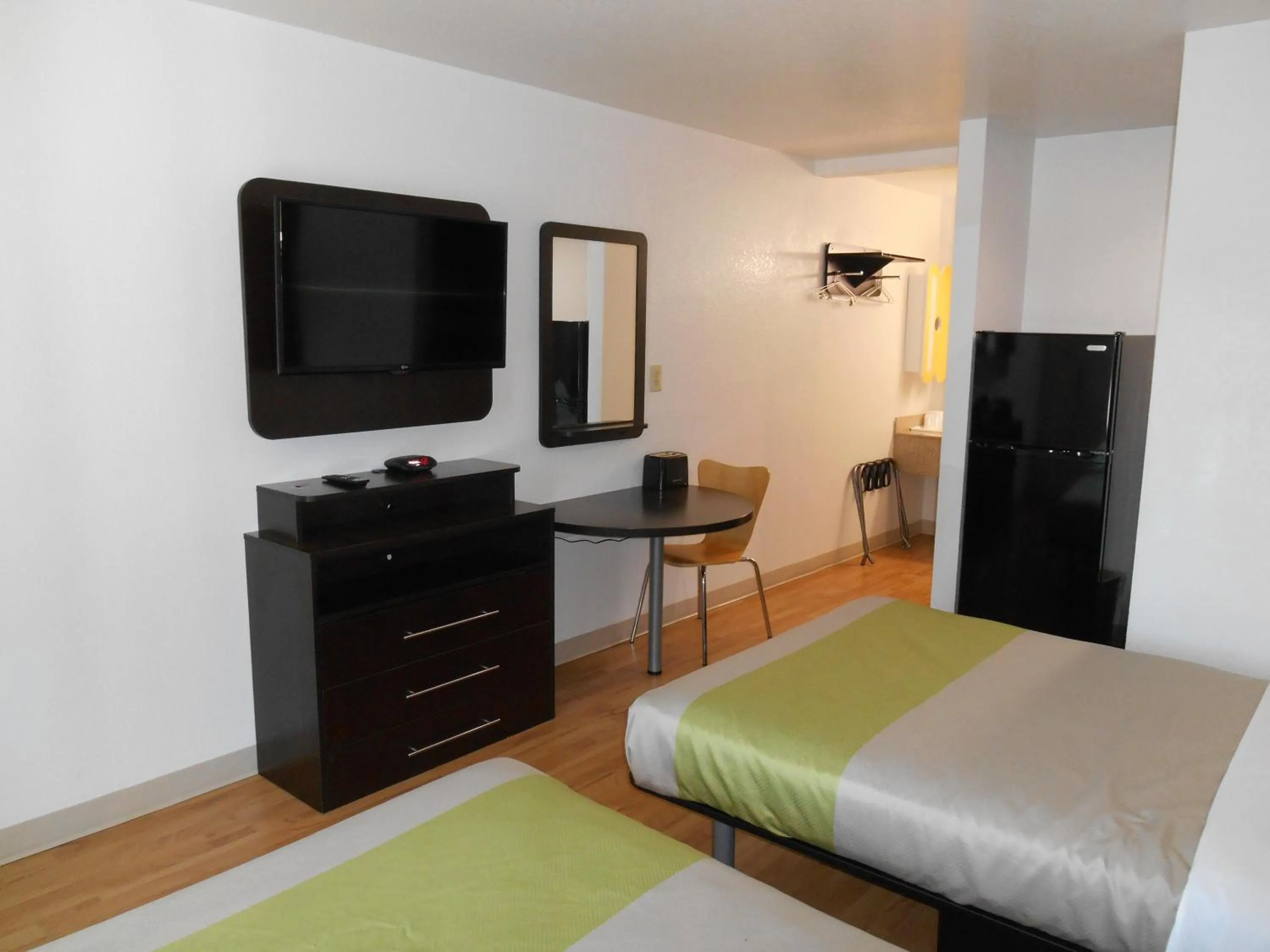 Bedroom, Bed in Studio 6-San Antonio, TX - Fort Sam Houston Area